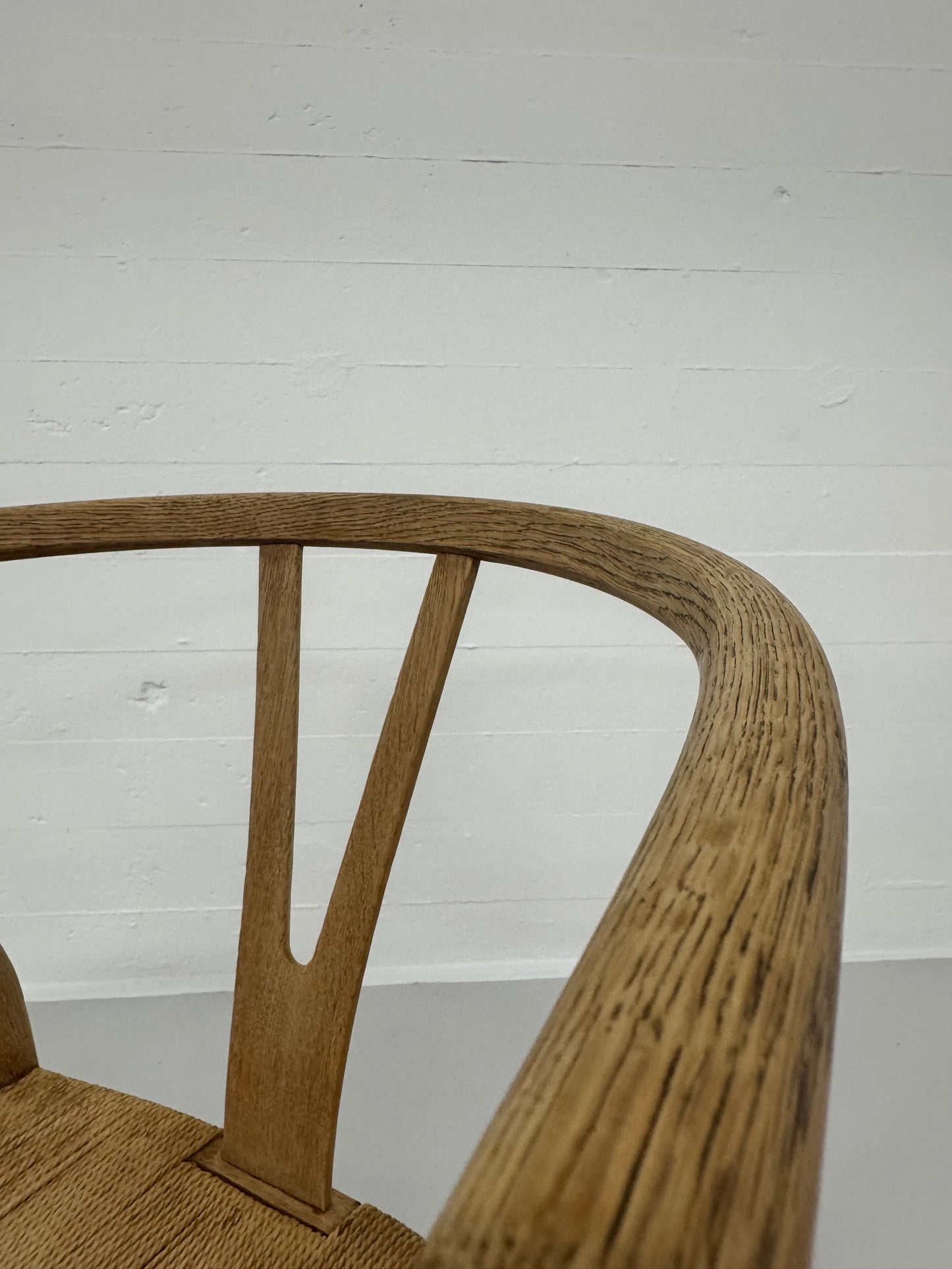 Hans J. Wegner ‘CH-24’ Carl Hansen & Søn.