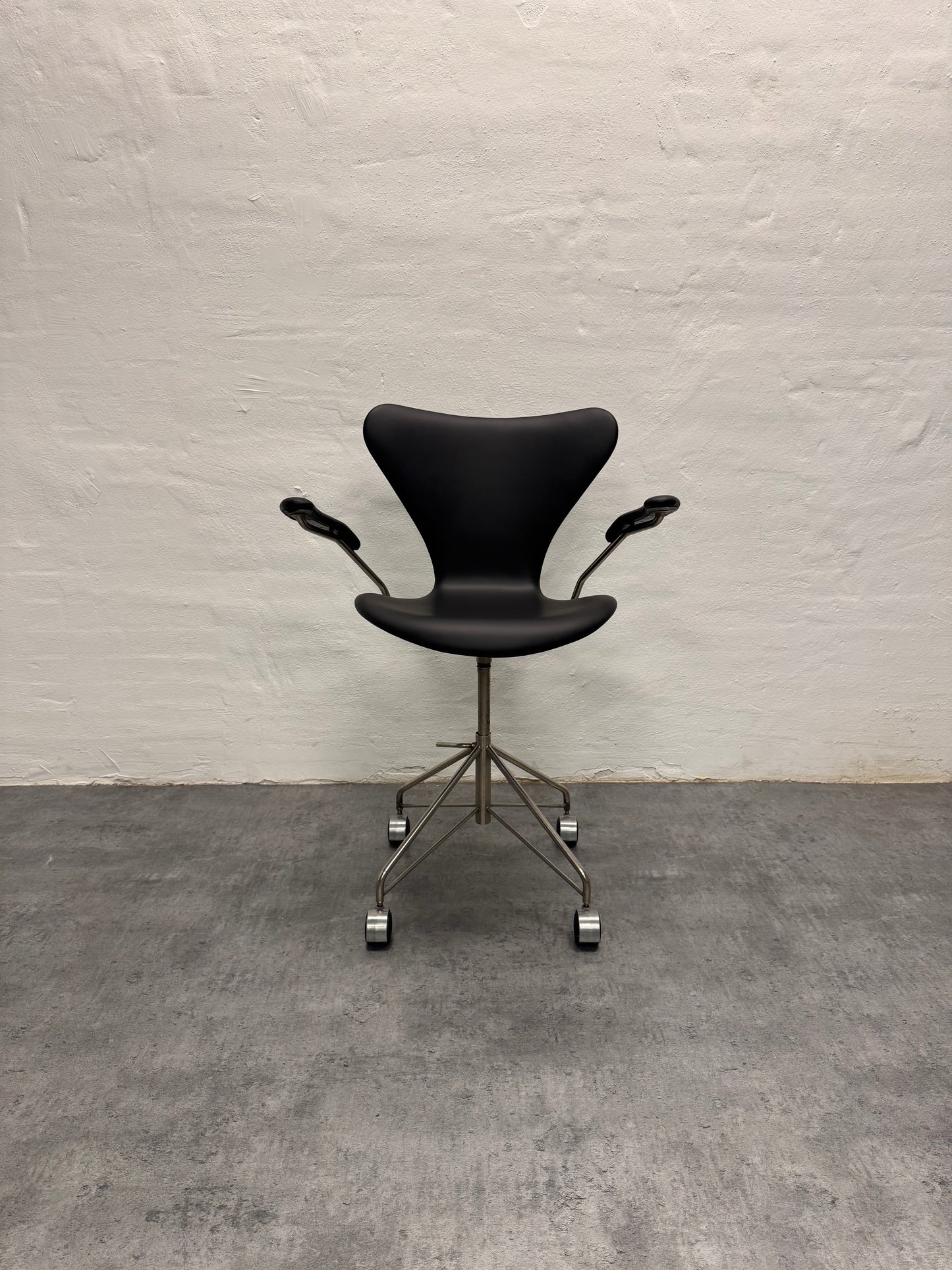 Arne Jacobsen ‘Syveren/3217’ Fritz Hansen.