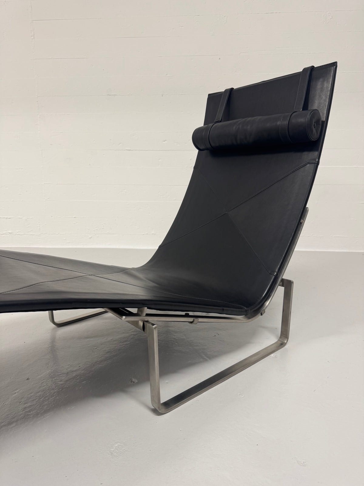 Poul Kjærholm ‘PK24’ Fritz Hansen.