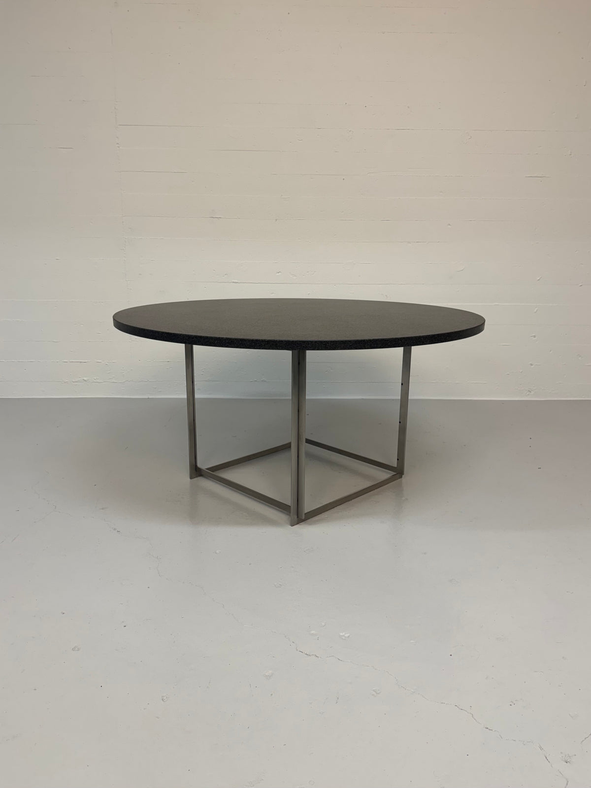 Poul Kjærholm ‘PK-54’ Fritz Hansen.