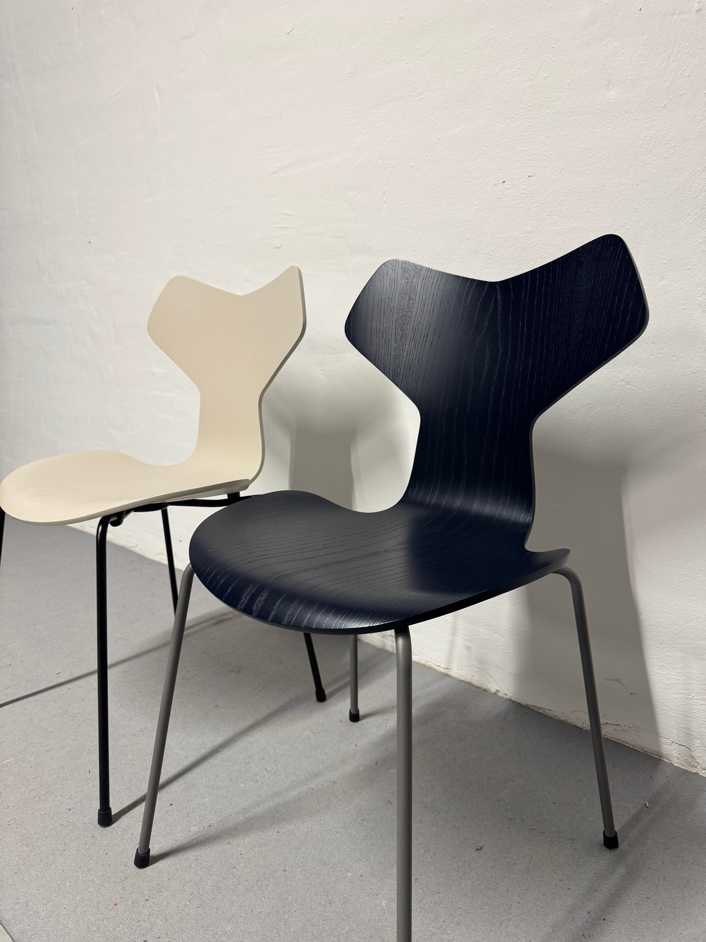 Nypolstret Arne Jacobsen ‘3130/Grand Prix’ Fritz Hansen.