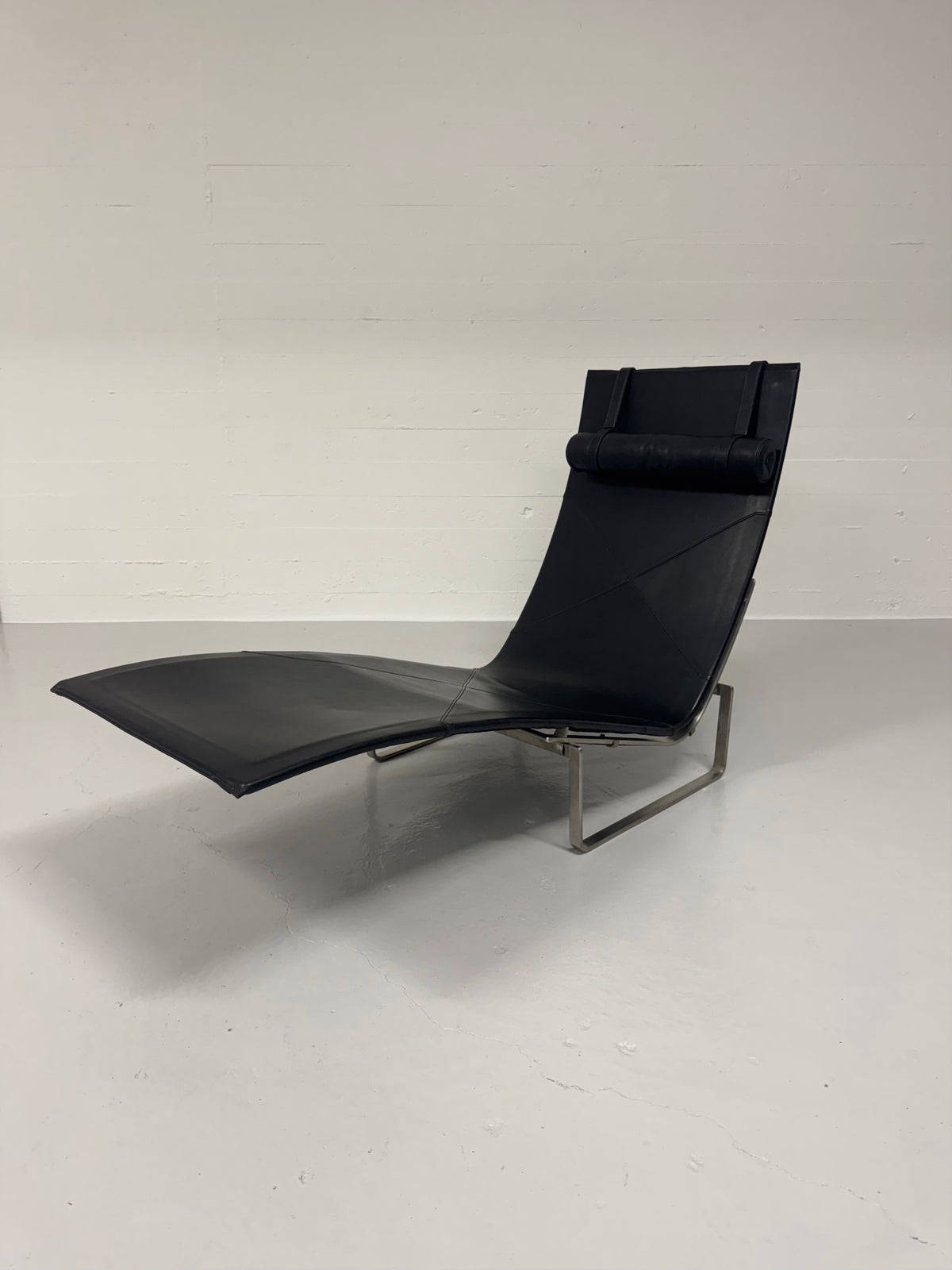 Poul Kjærholm ‘PK24’ Fritz Hansen.