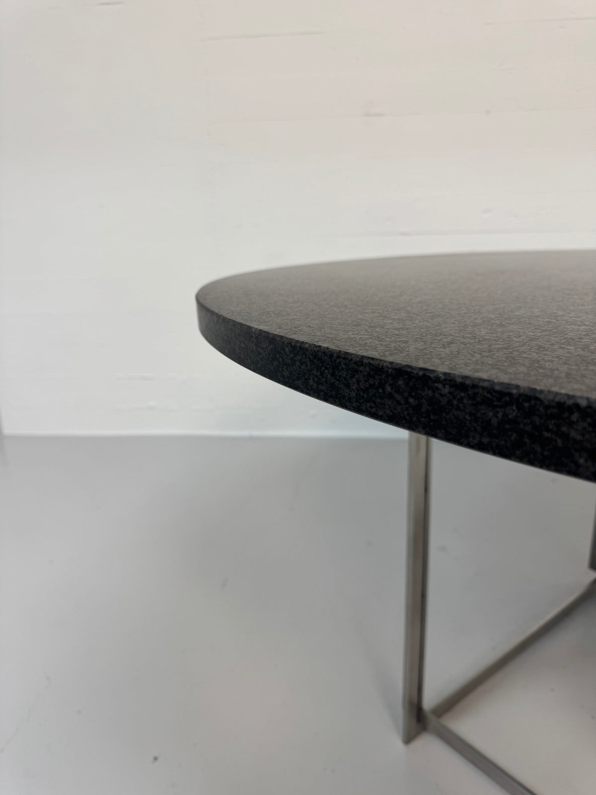 Poul Kjærholm ‘PK-54’ Fritz Hansen.