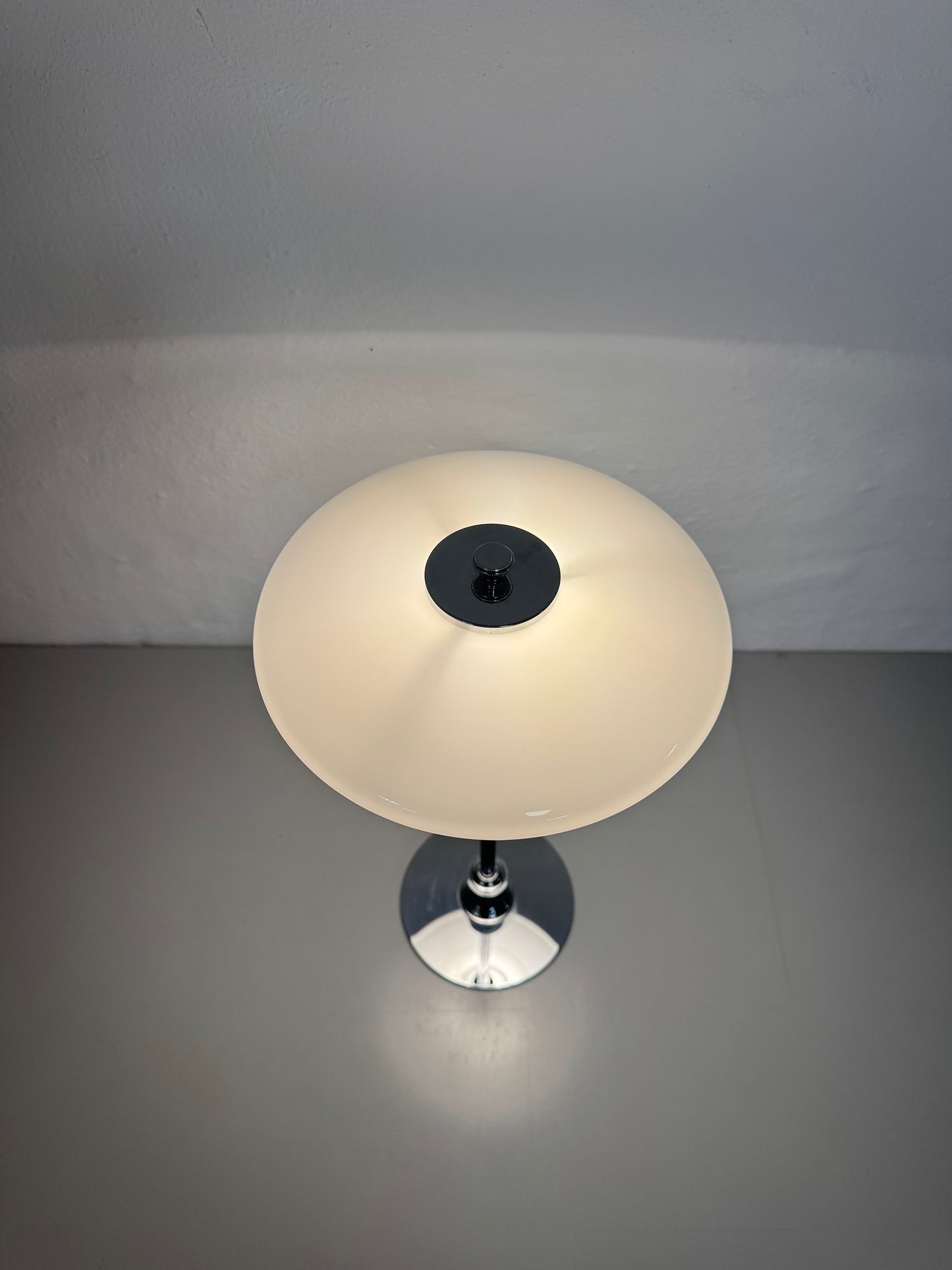Poul Henningsen, “PH 2/1” Louis Poulsen.