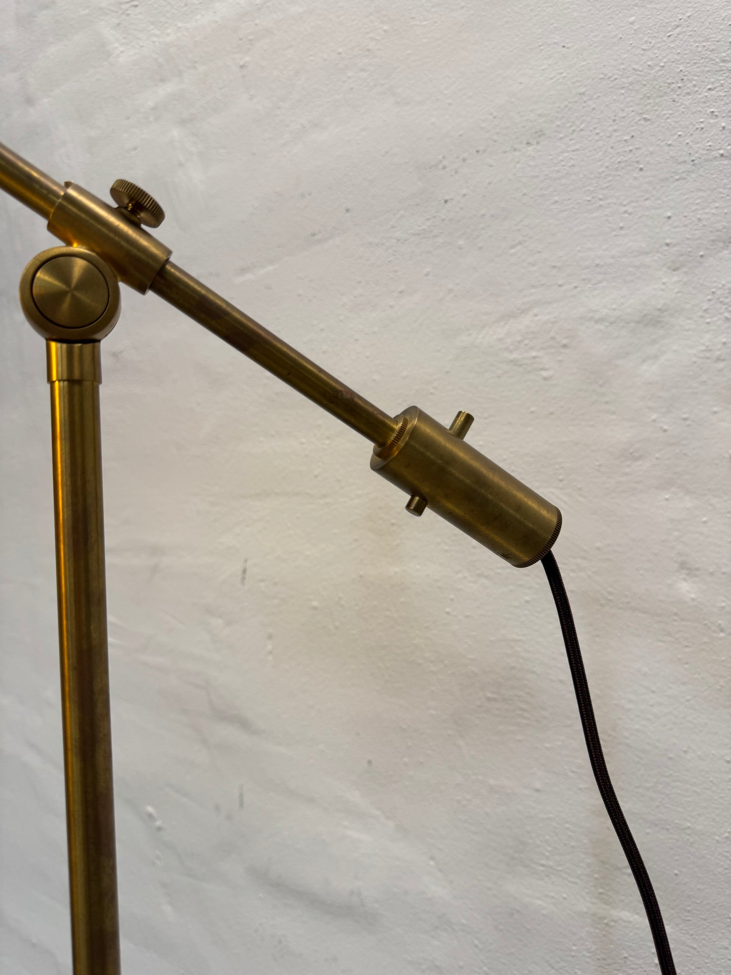Poul Henningsen “Vandpumpen” Limited Edition i messing med ravfarvet glas.