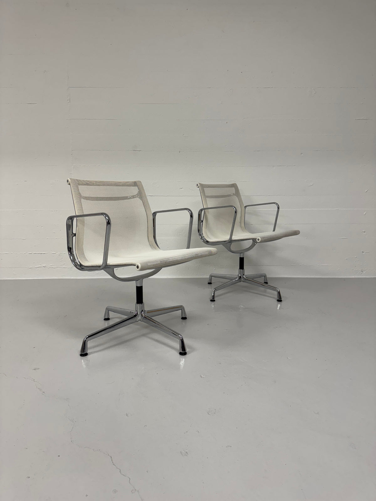 Charles Eames ‘EA-108’ Vitra.