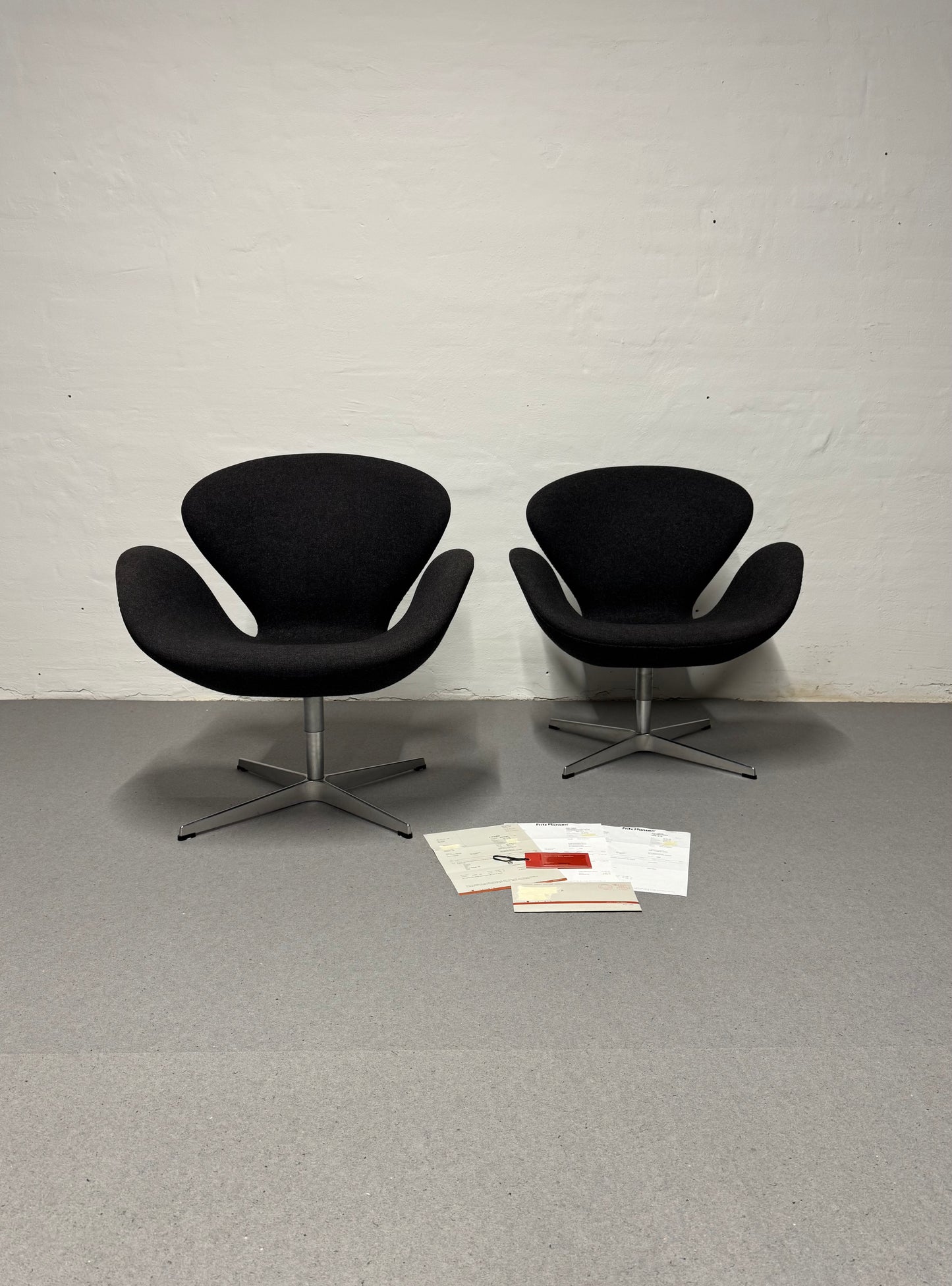 Arne Jacobsen ‘Svanen’ Fritz Hansen, model: 3320, original polstring.
