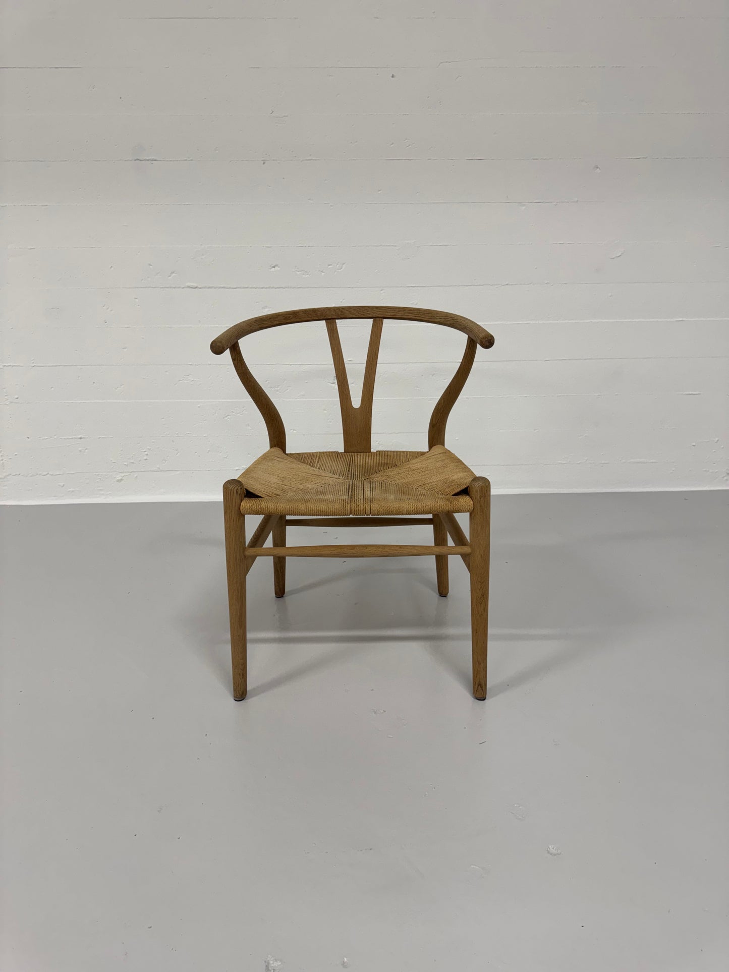 Hans J. Wegner ‘CH-24’ Carl Hansen & Søn.