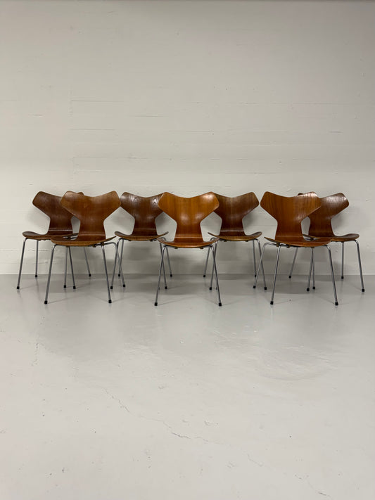 Arne Jacobsen ‘3130’ Fritz Hansen.