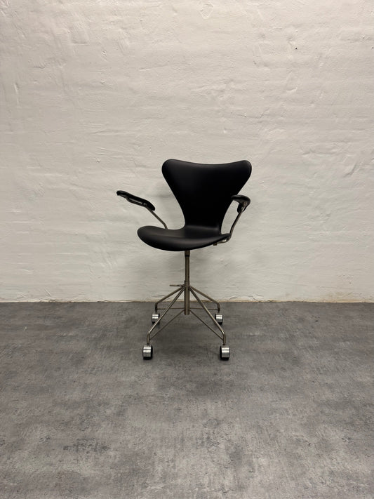 Arne Jacobsen ‘Syveren/3217’ Fritz Hansen.