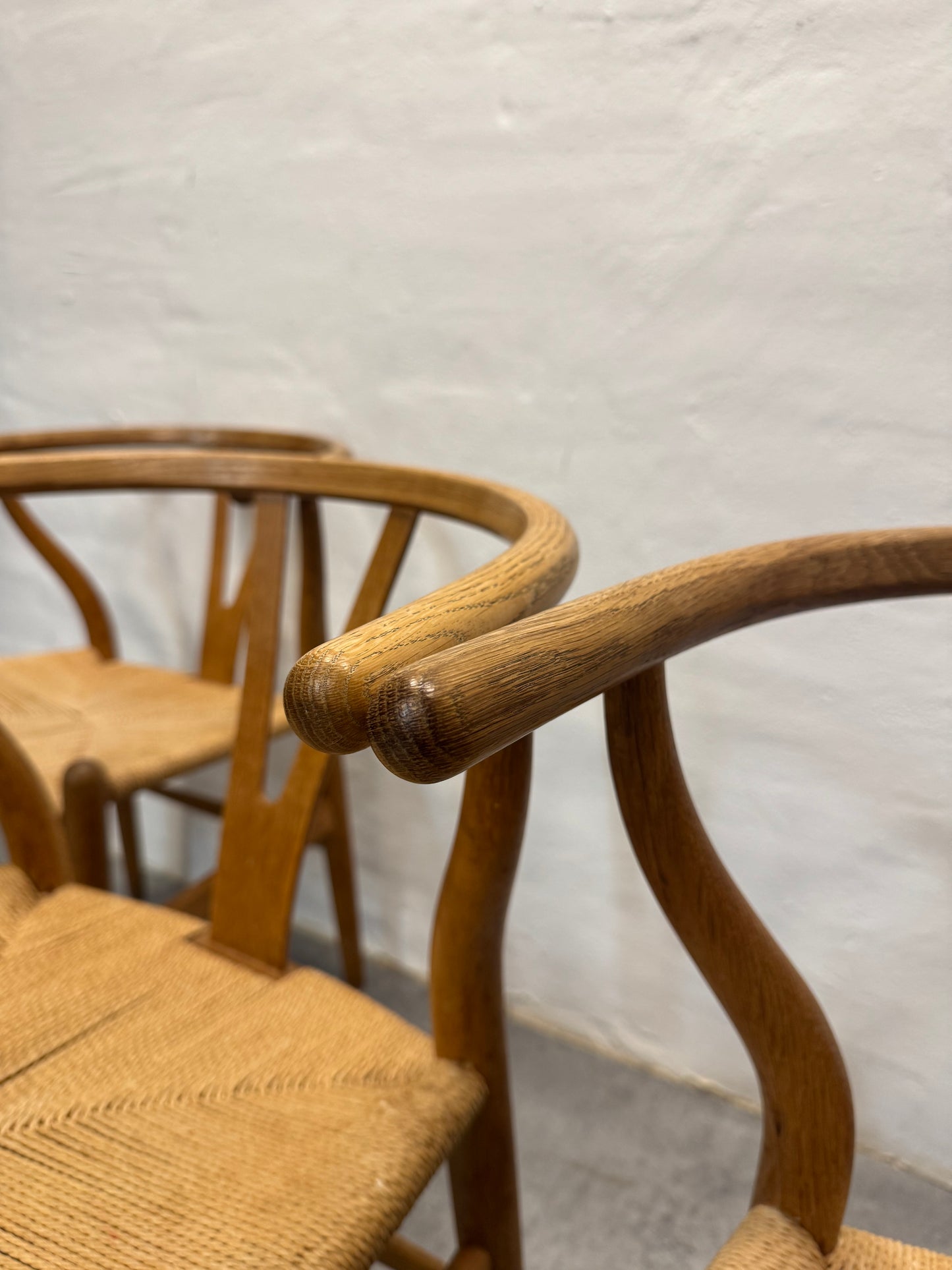 Egetræ, Hans J. Wegner ‘CH-24’ Carl Hansen & Søn.