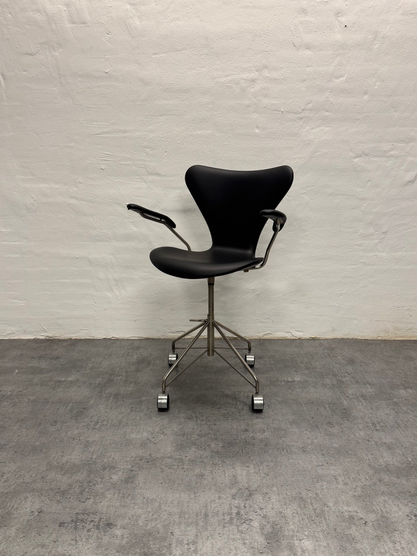 Arne Jacobsen ‘Syveren/3217’ Fritz Hansen.