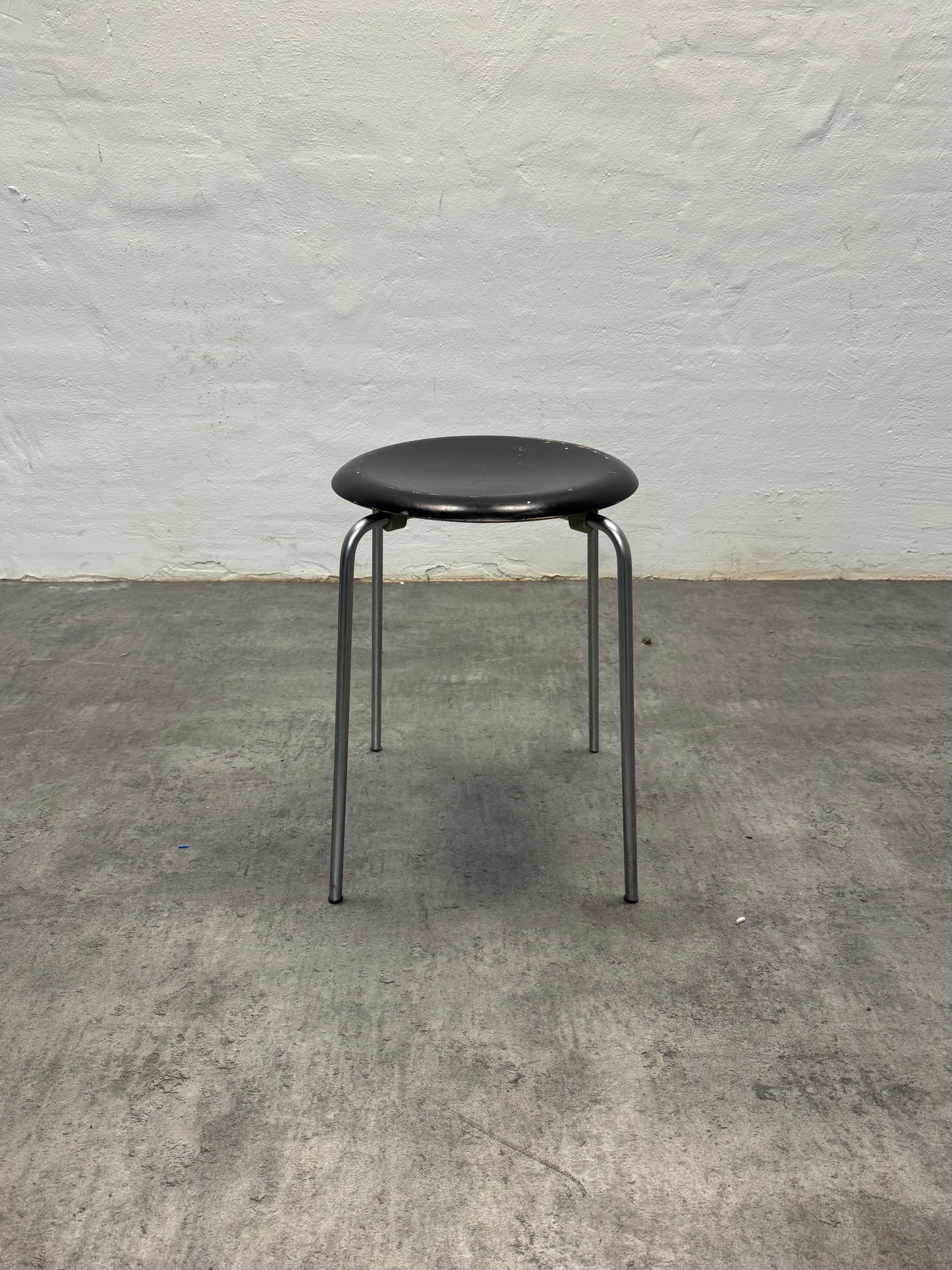 Arne Jacobsen ‘Dot’ Fritz Hansen.