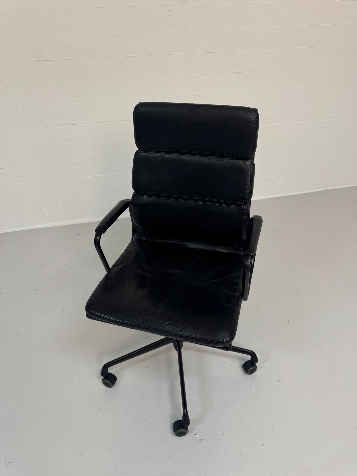 Charles Eames ‘EA-219’ Vitra.