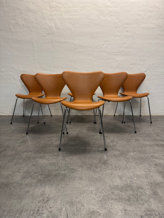 Arne Jacobsen ‘3107’ Fritz Hansen.