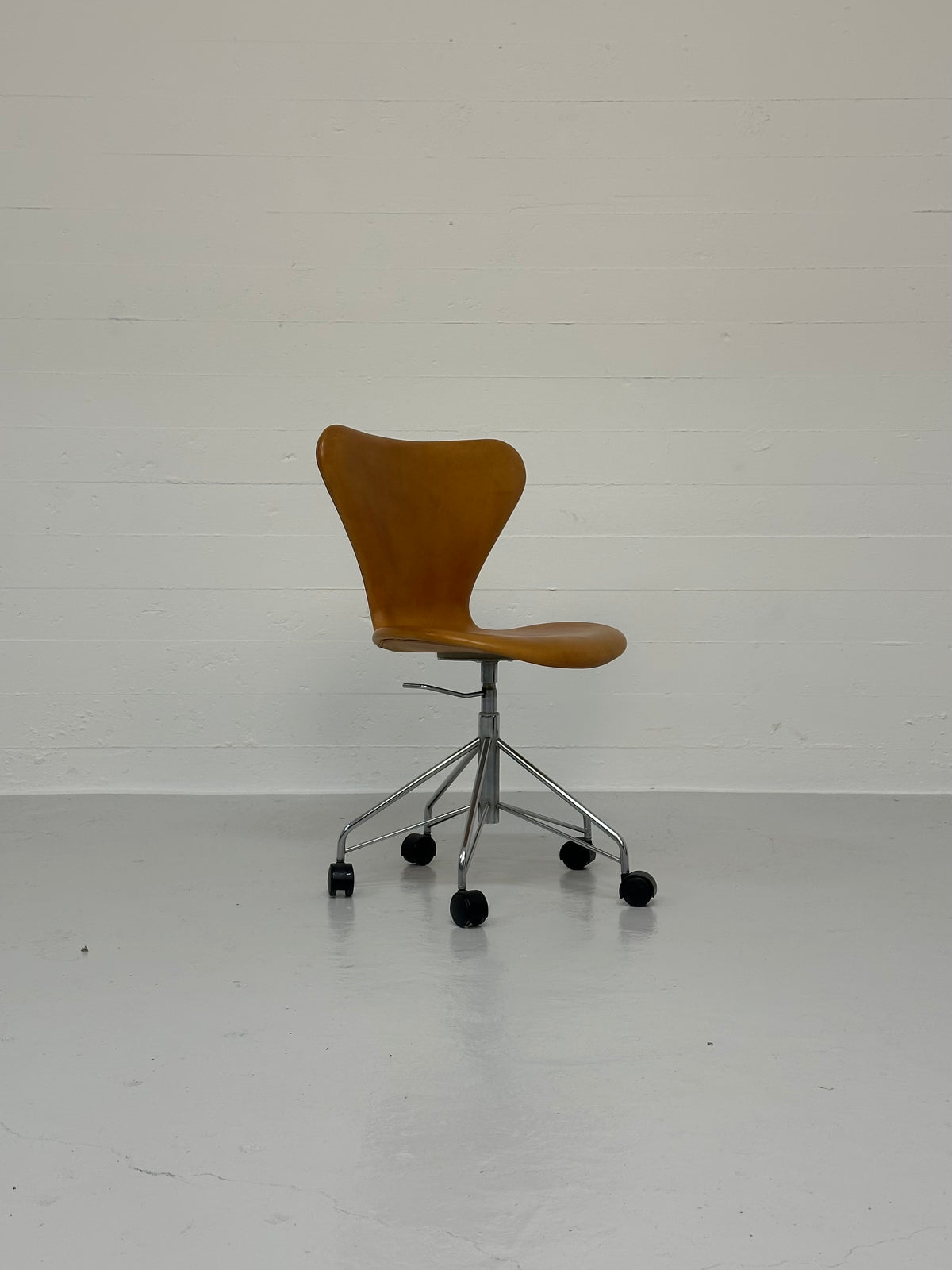 Arne Jacobsen ‘3117’ Fritz Hansen.