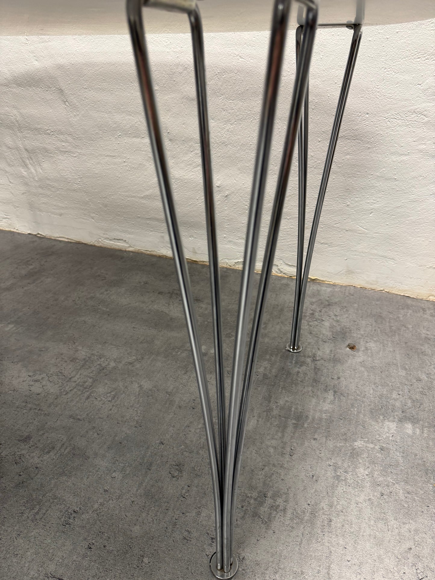 Piet Hein & Bruno Mathsson ‘Superellipse’ Fritz Hansen.