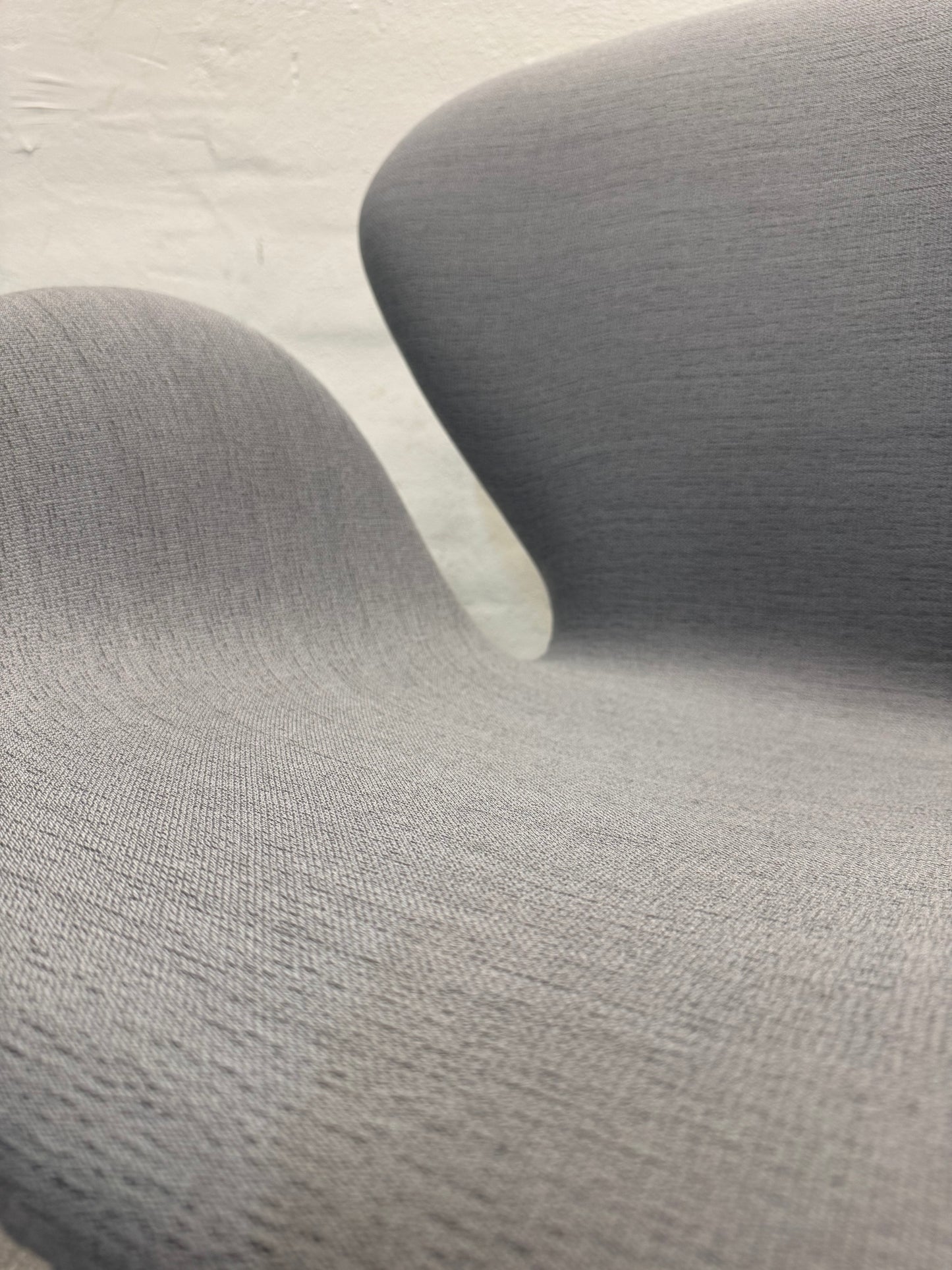 Som ny, Arne Jacobsen ‘Svanen’ Fritz Hansen, model: 3320, original polstring.