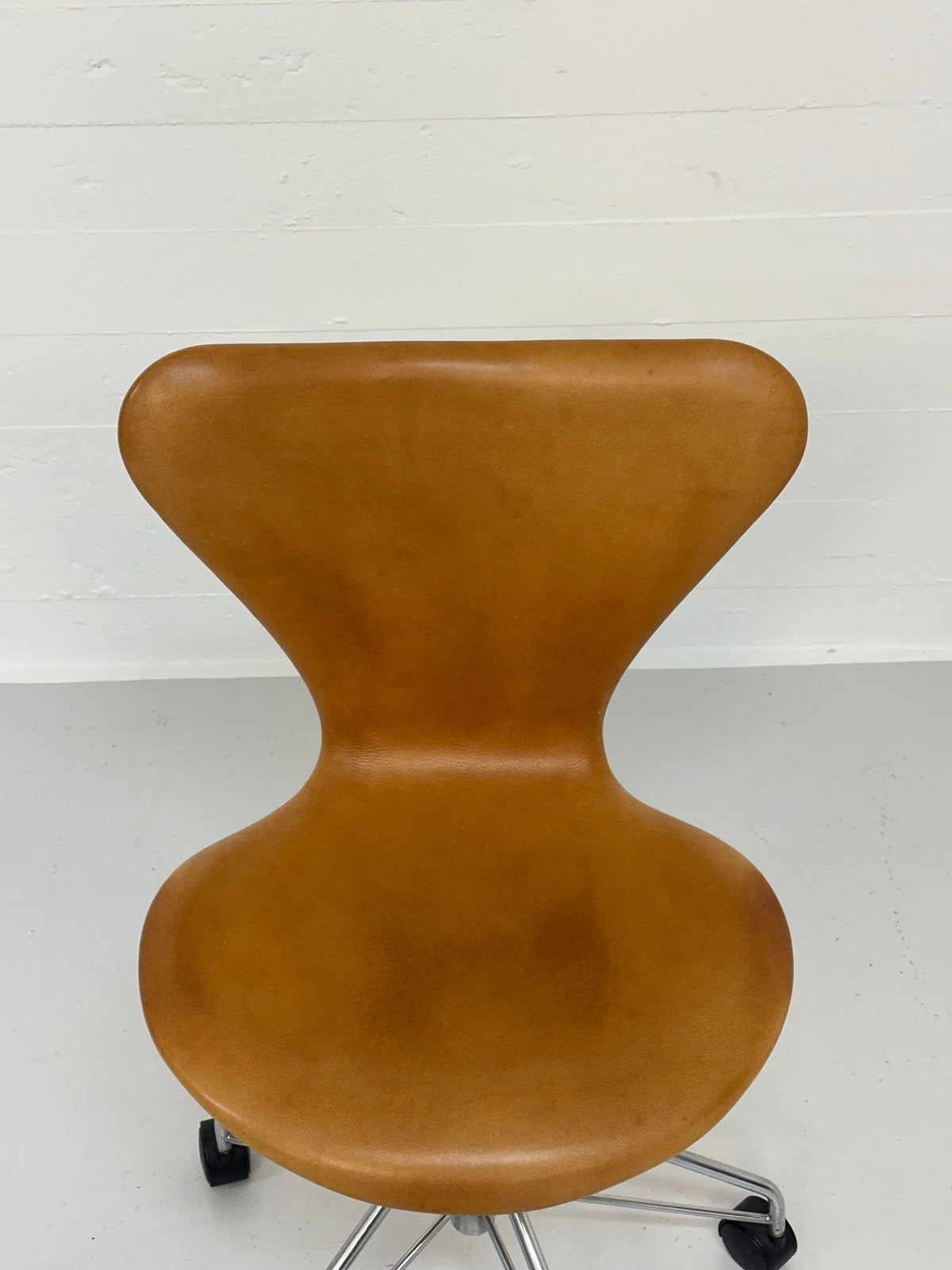 Arne Jacobsen ‘3117’ Fritz Hansen.