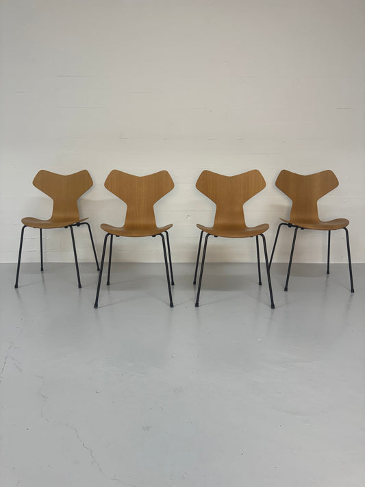 Arne Jacobsen ‘3130’ Fritz Hansen.
