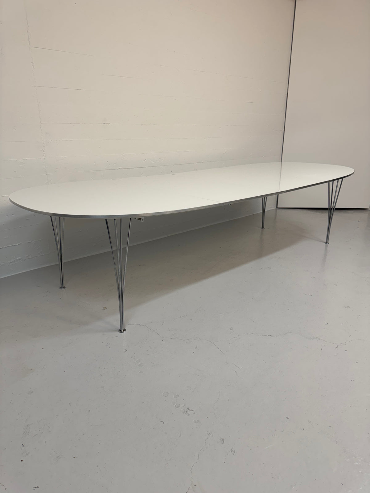 Piet Hein ‘Superellipse’ Fritz Hansen.