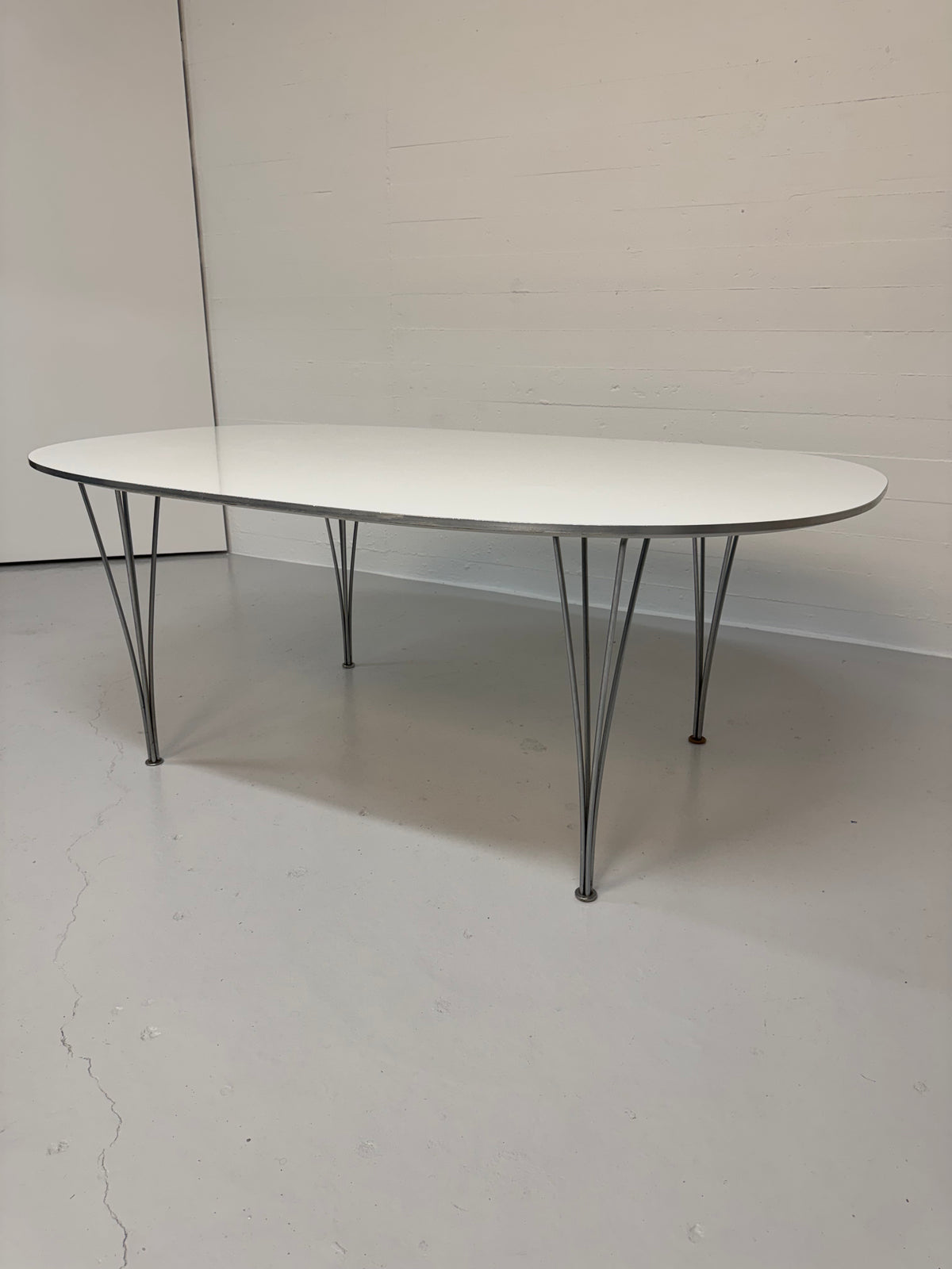 Piet Hein ‘Superellipse’ Fritz Hansen.
