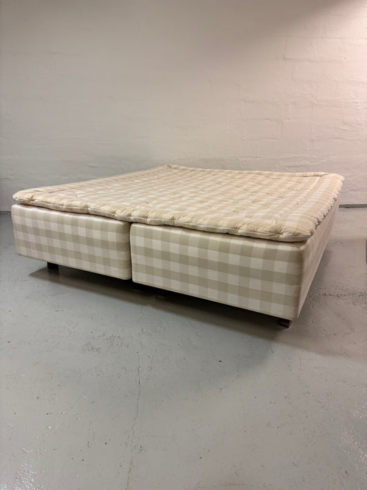 Hästens ‘Superia’ dobbeltseng, med BJX Luxury topmadras.