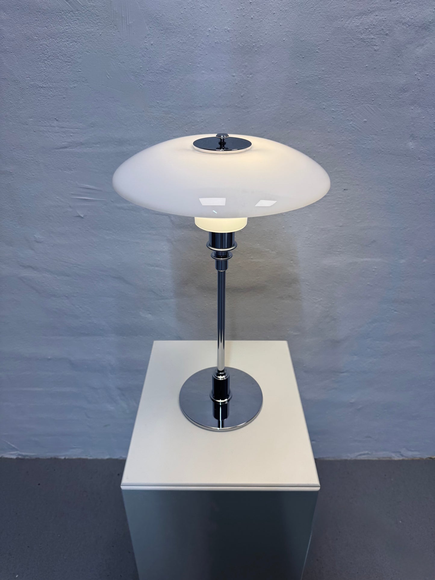 Poul Henningsen, “PH 3/2” Louis Poulsen.