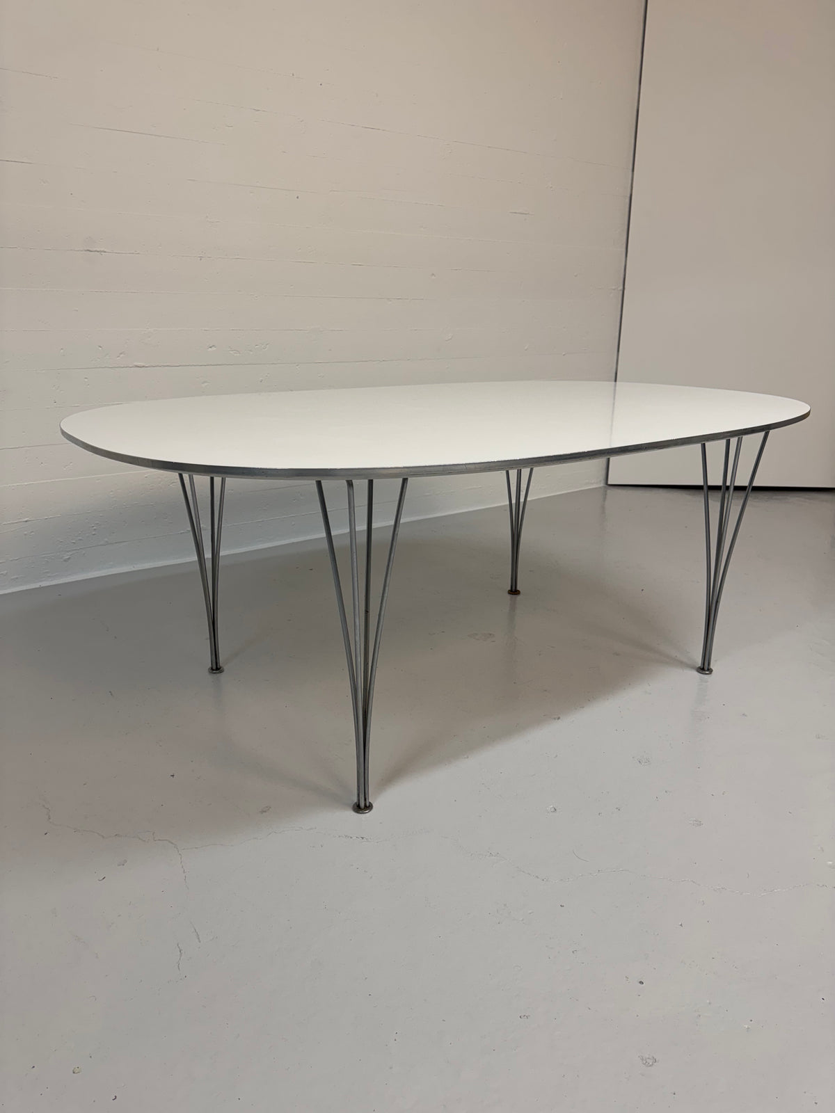 Piet Hein ‘Superellipse’ Fritz Hansen.