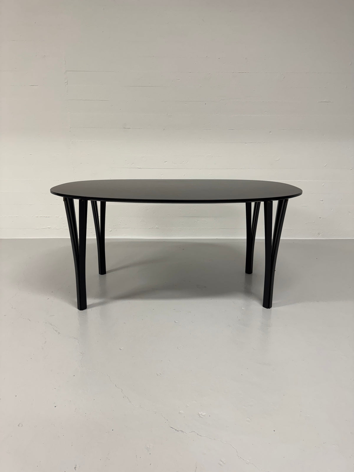 Piet Hein ‘Superellipse’ Fritz Hansen.