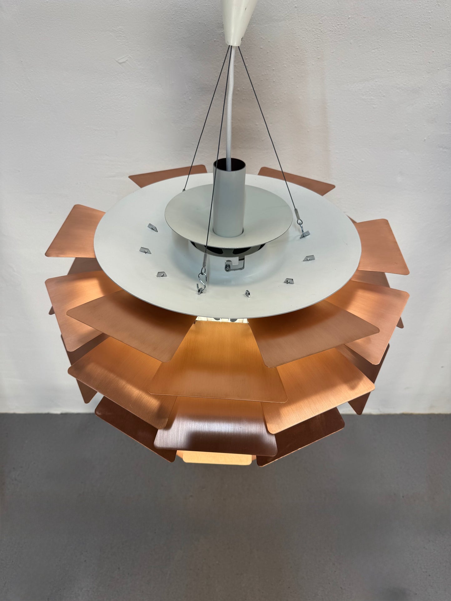 Nyrenoveret Poul Henningsen “Koglen” Ø60 cm.