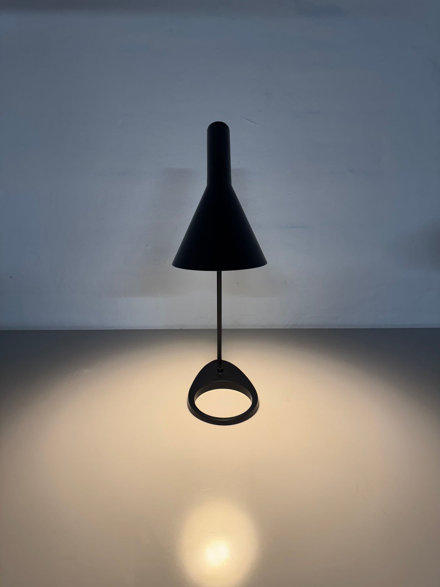 Arne Jacobsen, “Næbbet’ Louis Poulsen.