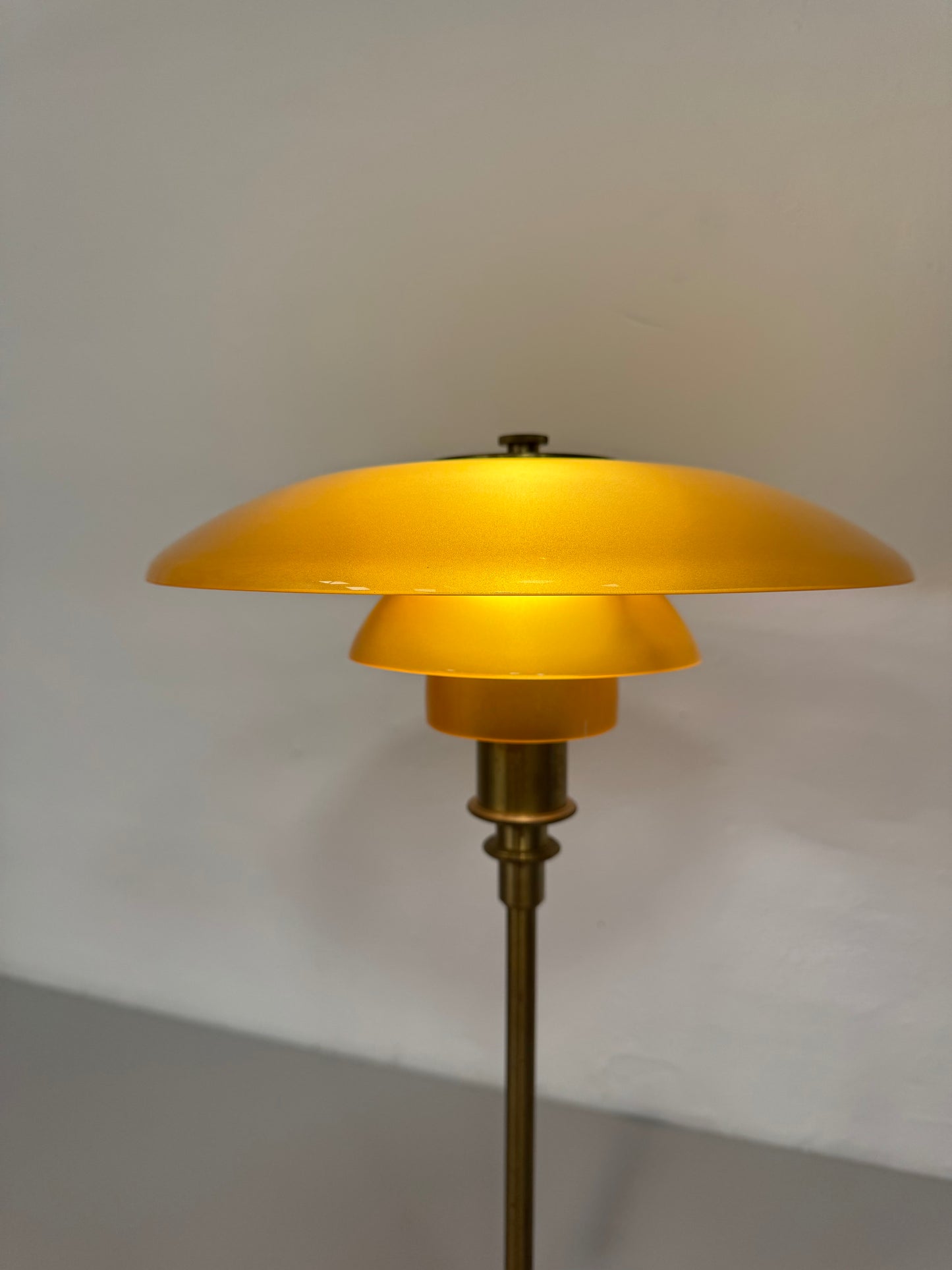 Poul Henningsen, “PH 3/2” Louis Poulsen.