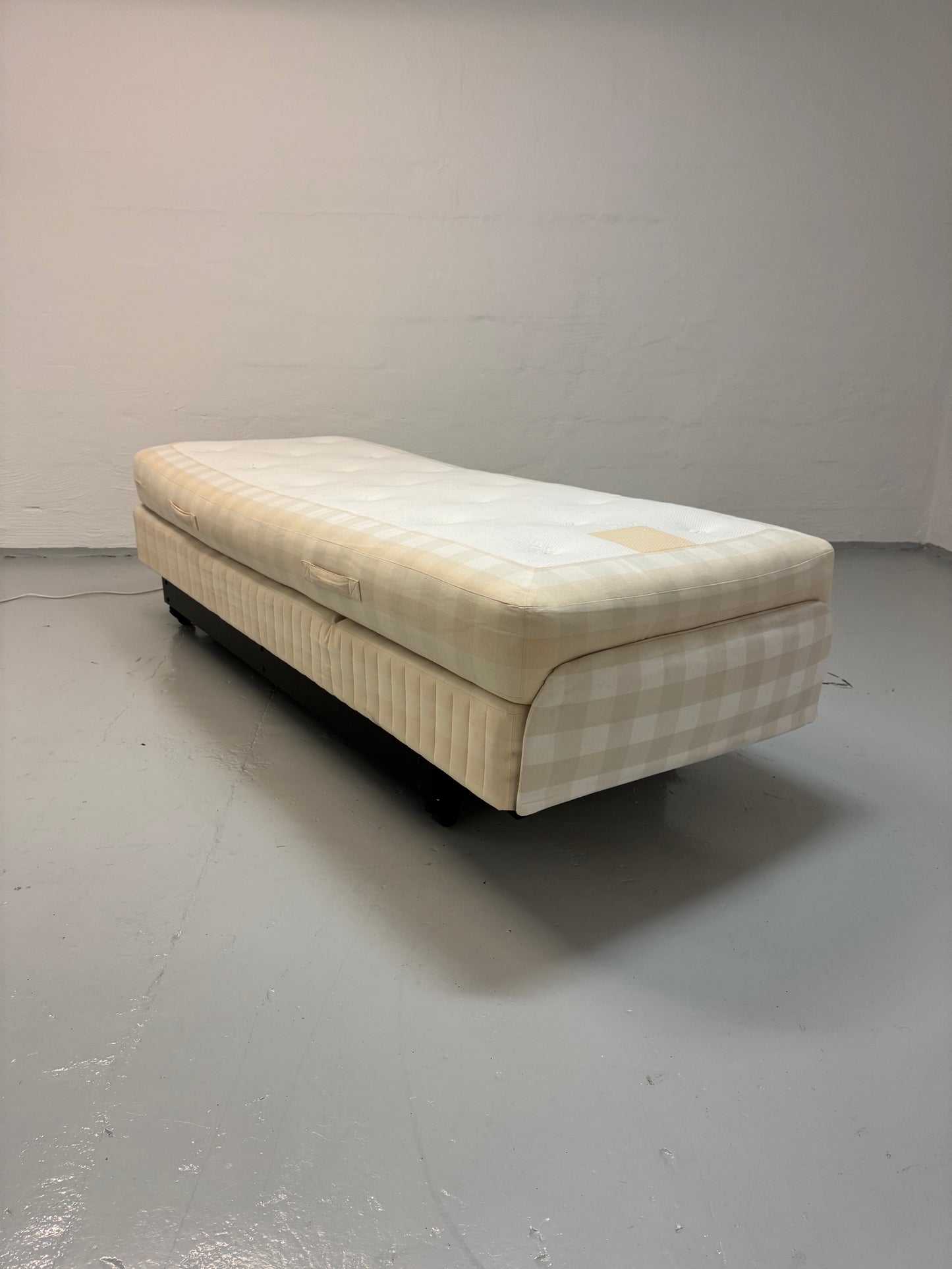 Hästens ‘Citation’ Adjustable elevationsseng – 90x210 cm