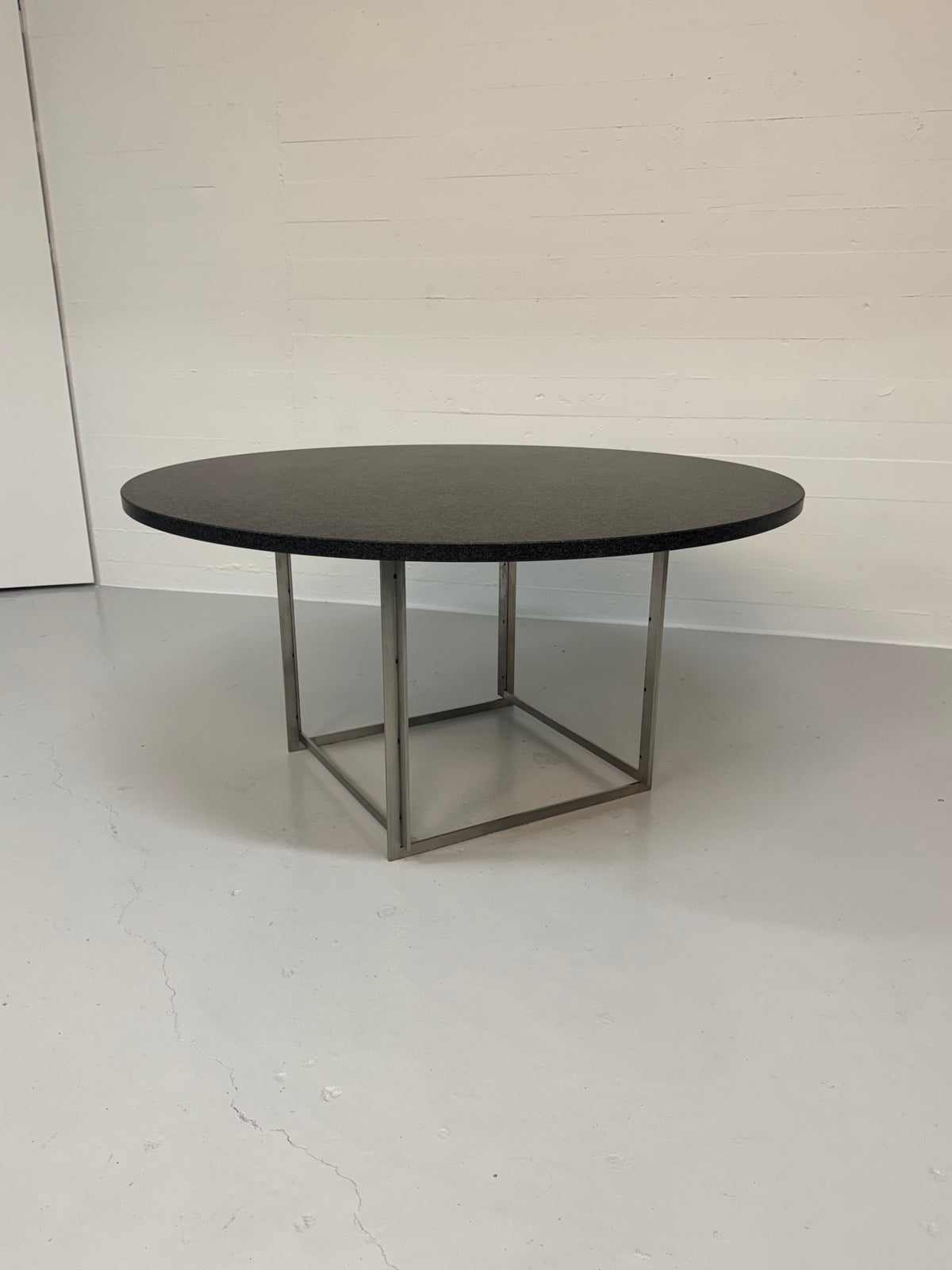 Poul Kjærholm ‘PK-54’ Fritz Hansen.