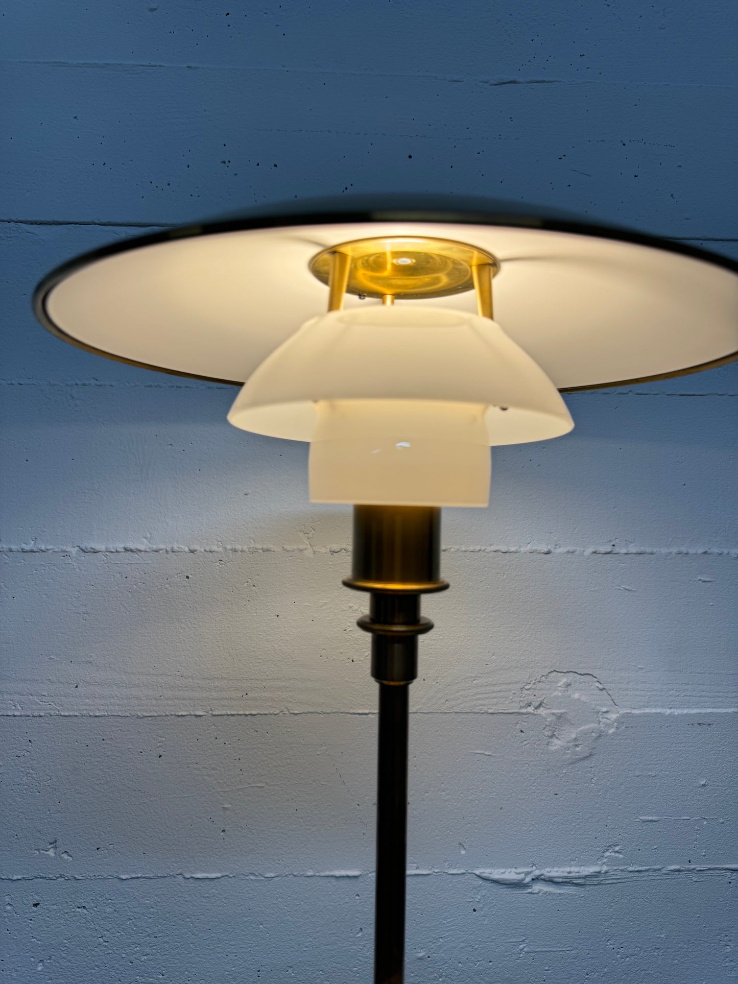 Poul Henningsen, “PH 3/2” Louis Poulsen.