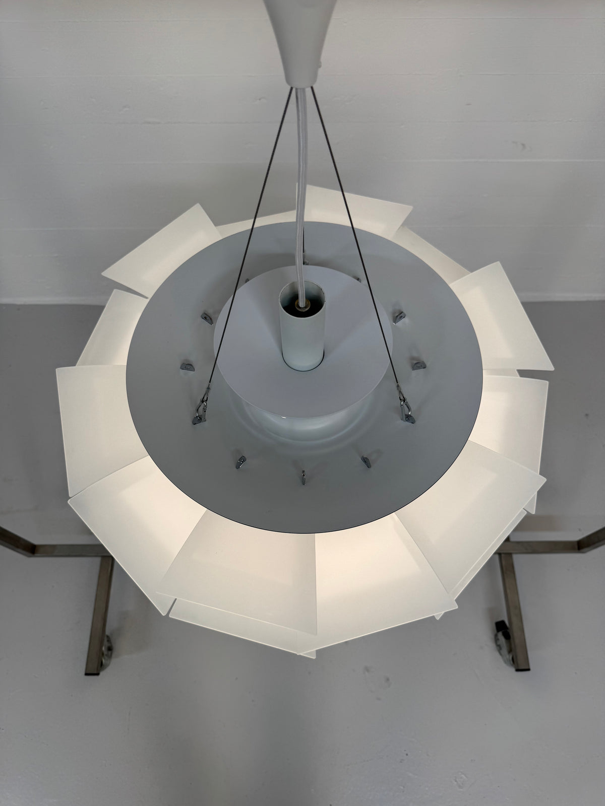 Poul Henningsen ‘Koglen’ Louis Poulsen, mat glas.
