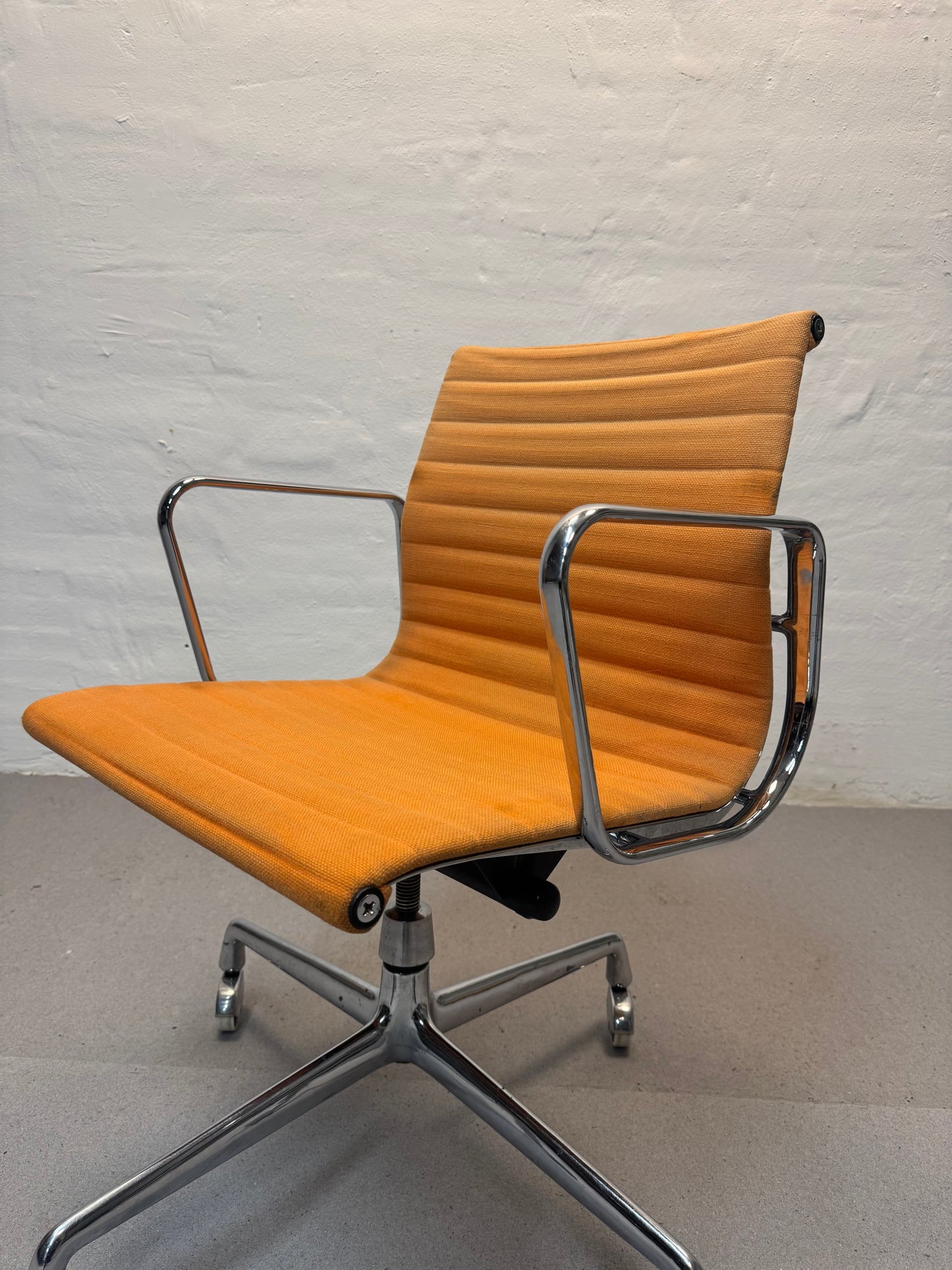 Charles Eames ‘EA117’ kontorstol, Vitra.