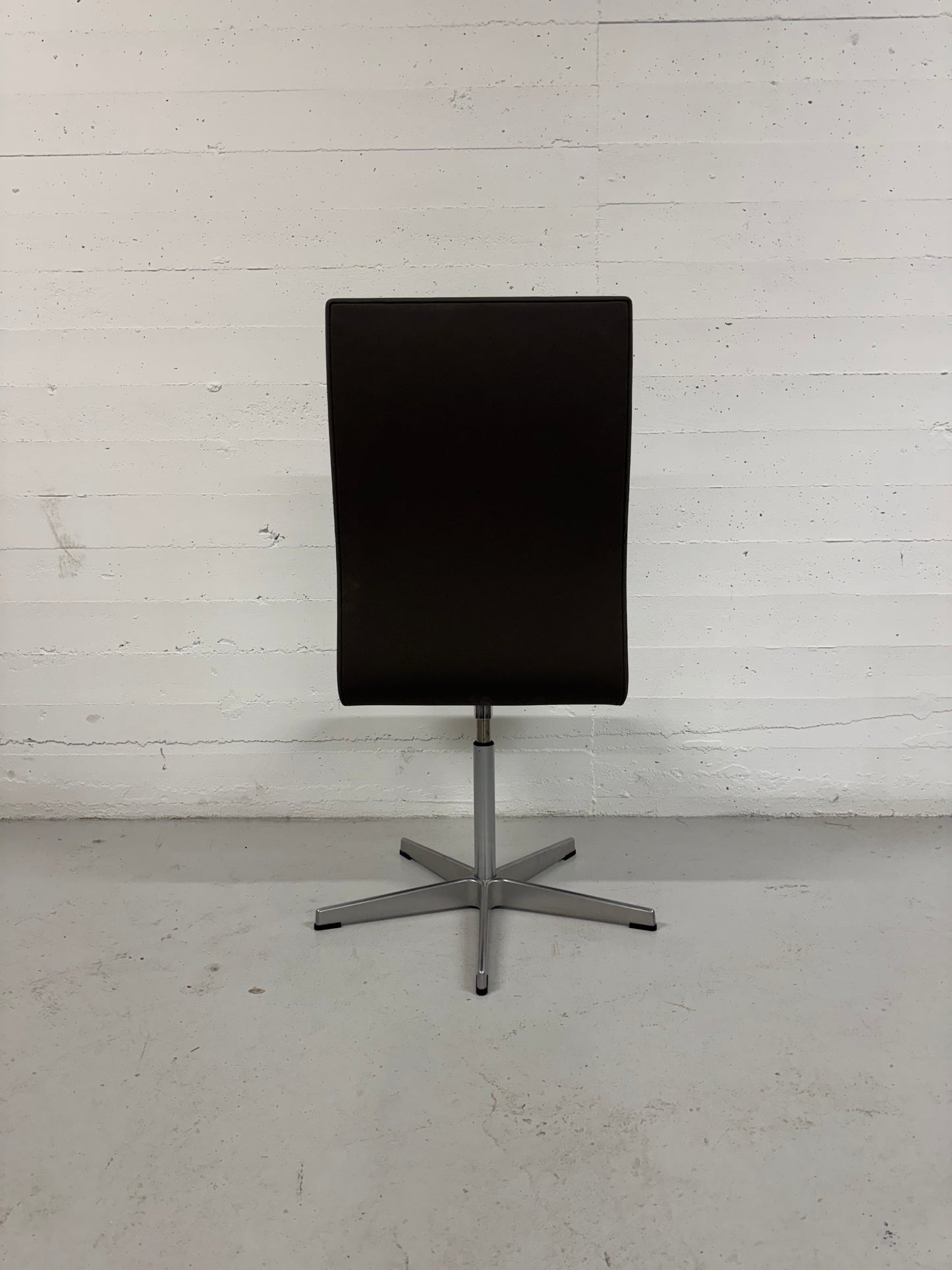Red Label, Arne Jacobsen ‘Oxford’ kontorstol, Fritz Hansen.