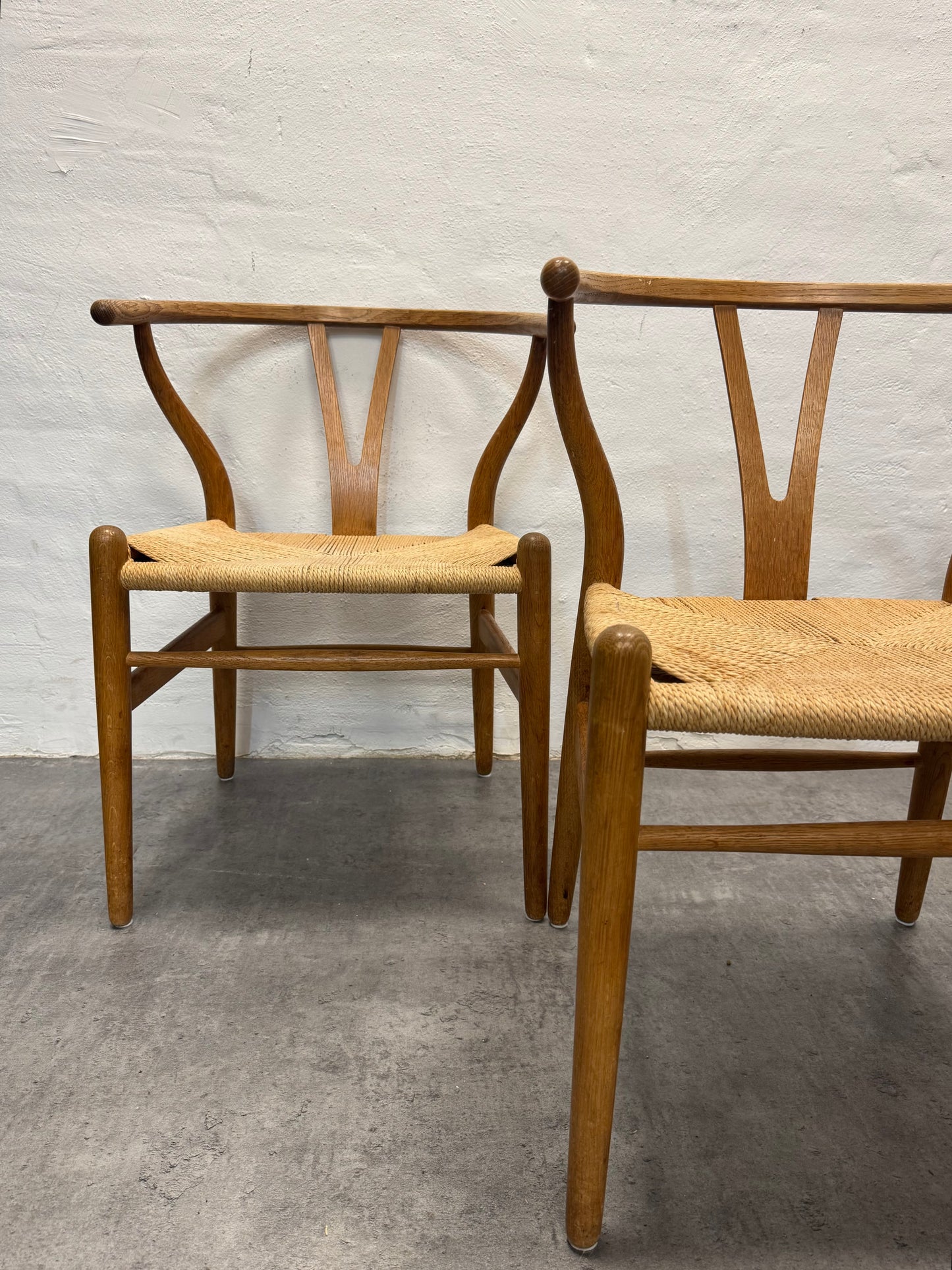 Egetræ, Hans J. Wegner ‘CH-24’ Carl Hansen & Søn.