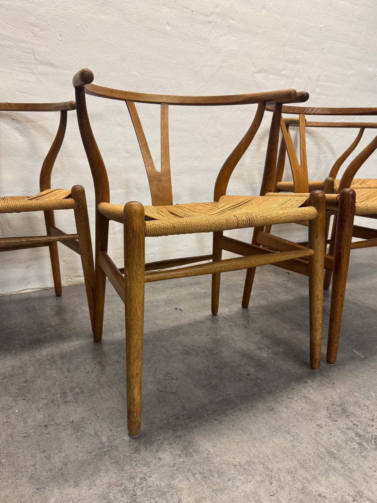 Eg, Hans J. Wegner ‘CH24/Y-stolen’ Carl Hansen & Søn.