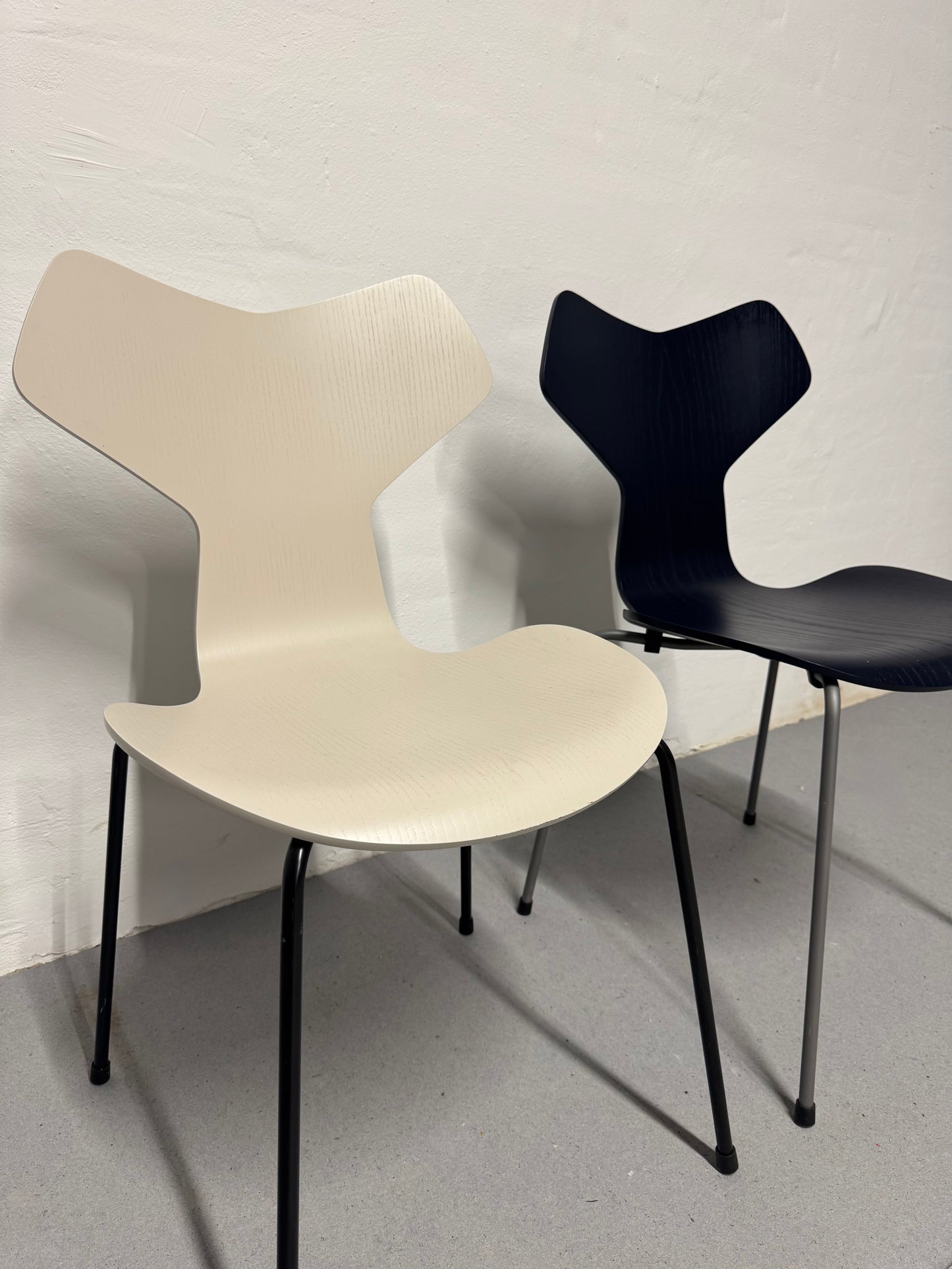 Nypolstret Arne Jacobsen ‘3130/Grand Prix’ Fritz Hansen.