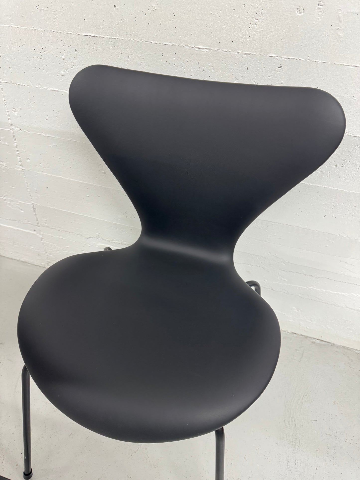 Nypolstret Arne Jacobsen ‘Syveren/3107’ Fritz Hansen.