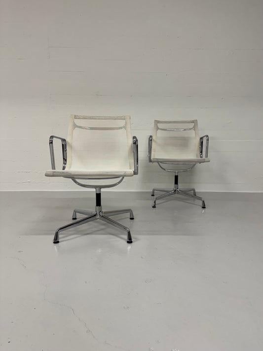 Charles Eames ‘EA-108’ Vitra.