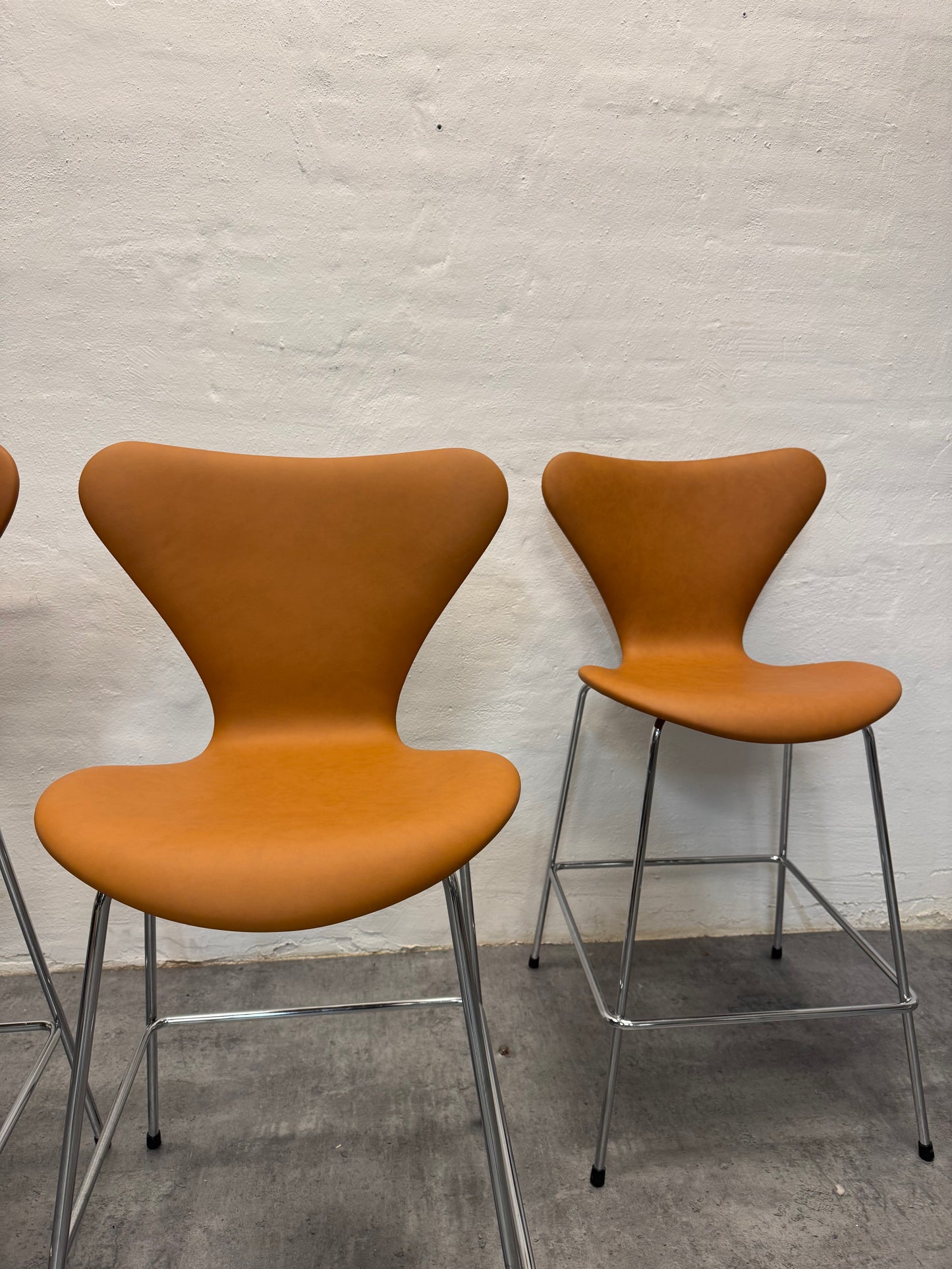 Nypolstret Arne Jacobsen barstole “Syveren / 3197” Fritz Hansen