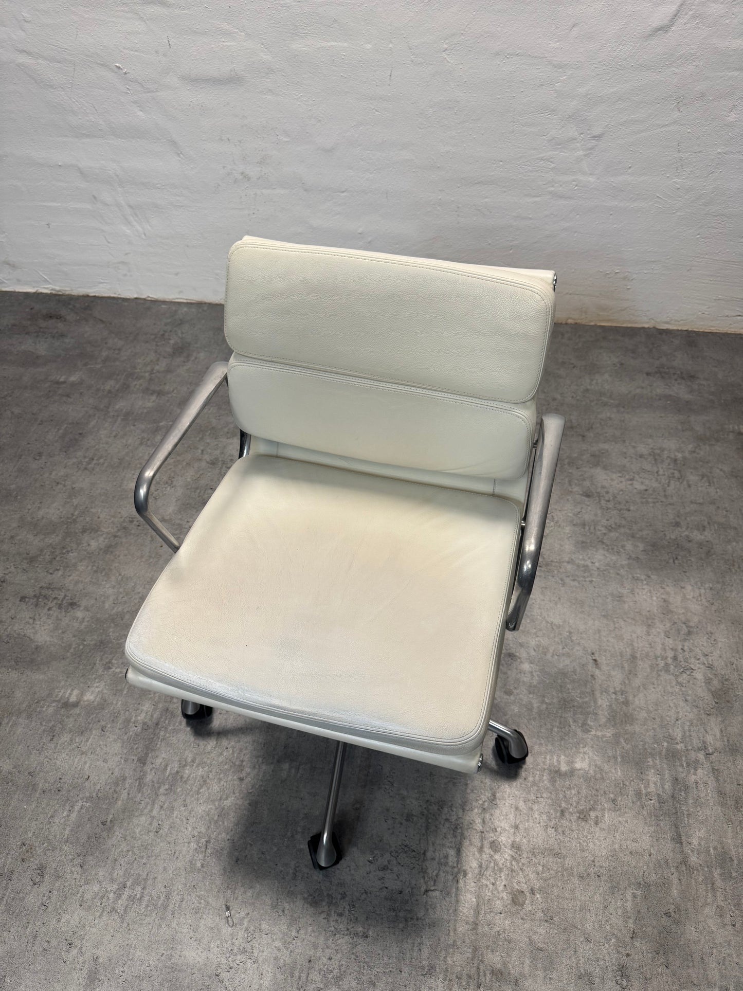 Charles Eames ‘EA-217’ Vitra.