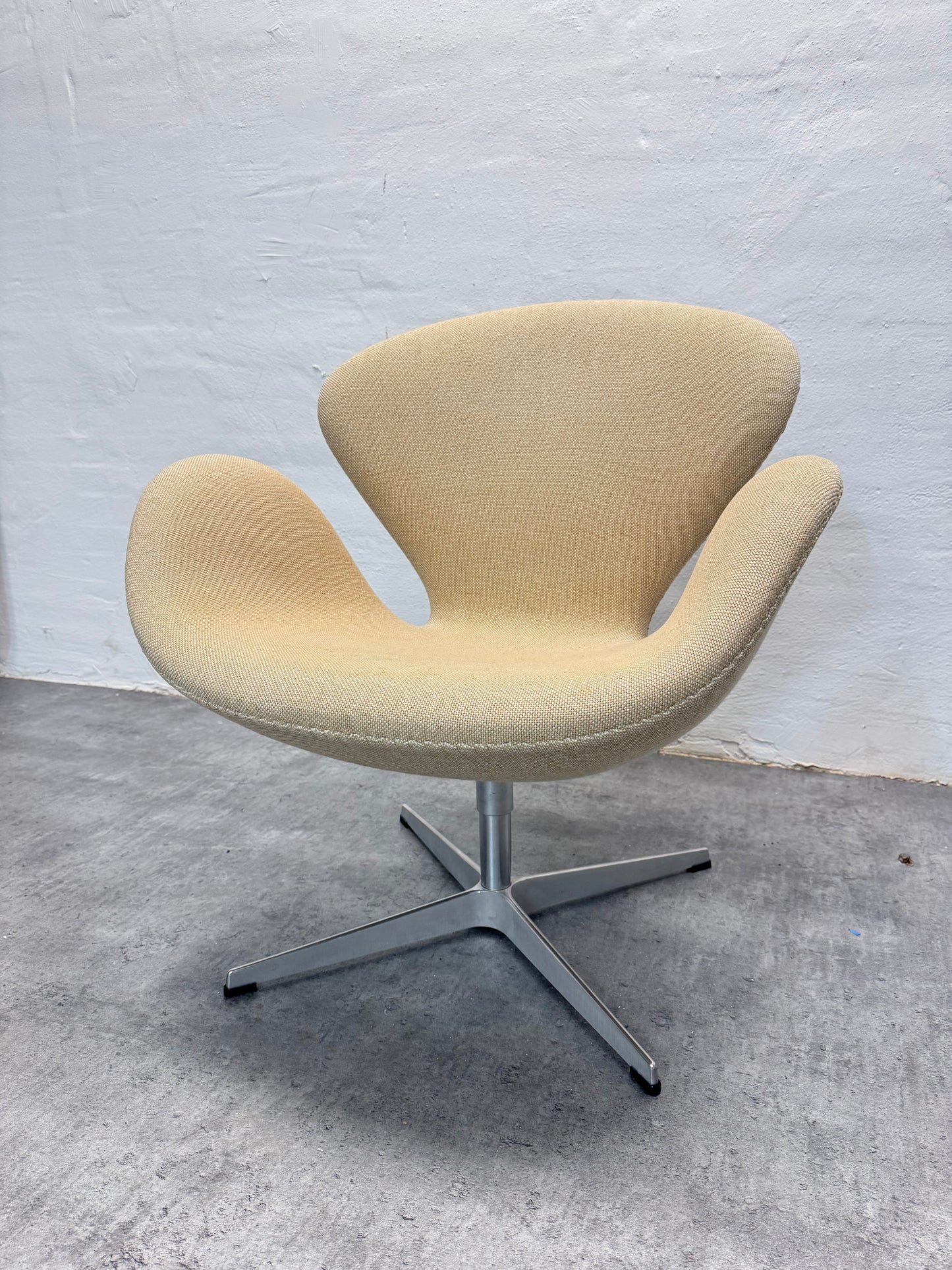 Arne Jacobsen ‘Svanen’ Fritz Hansen, original polstring.