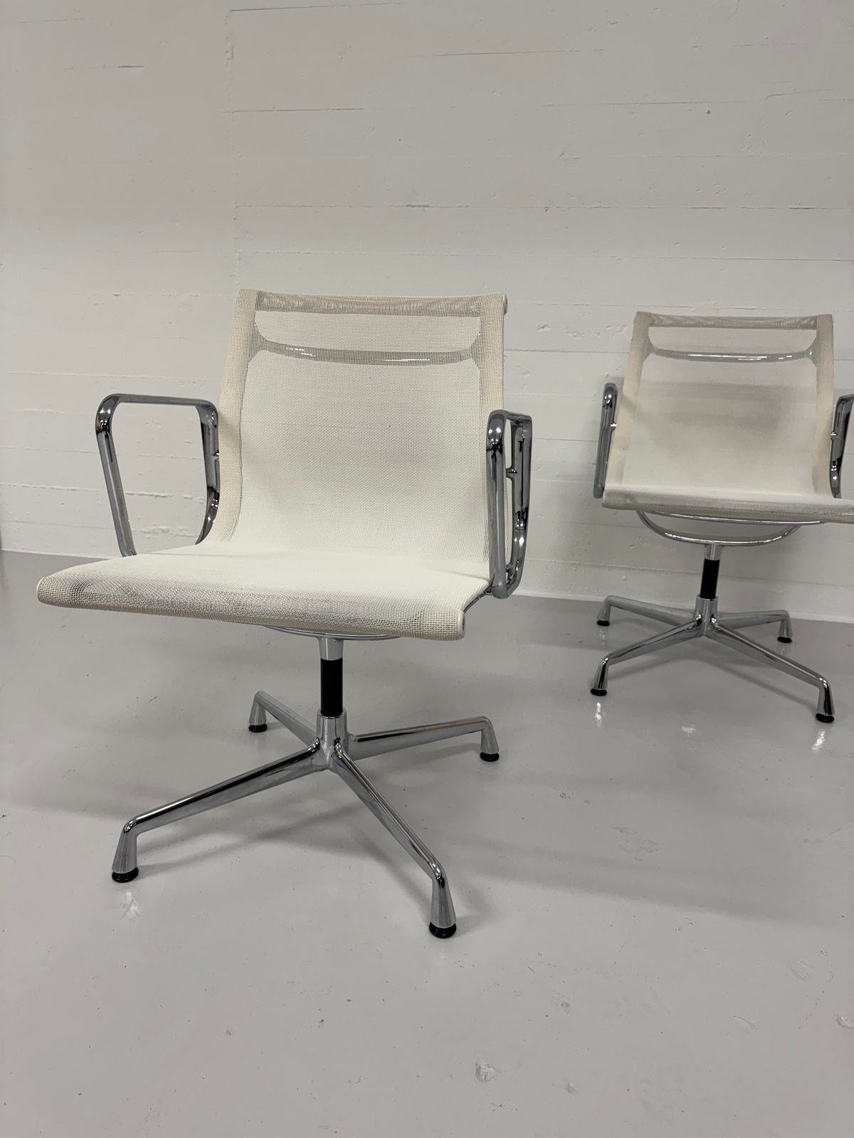 Charles Eames ‘EA-108’ Vitra.
