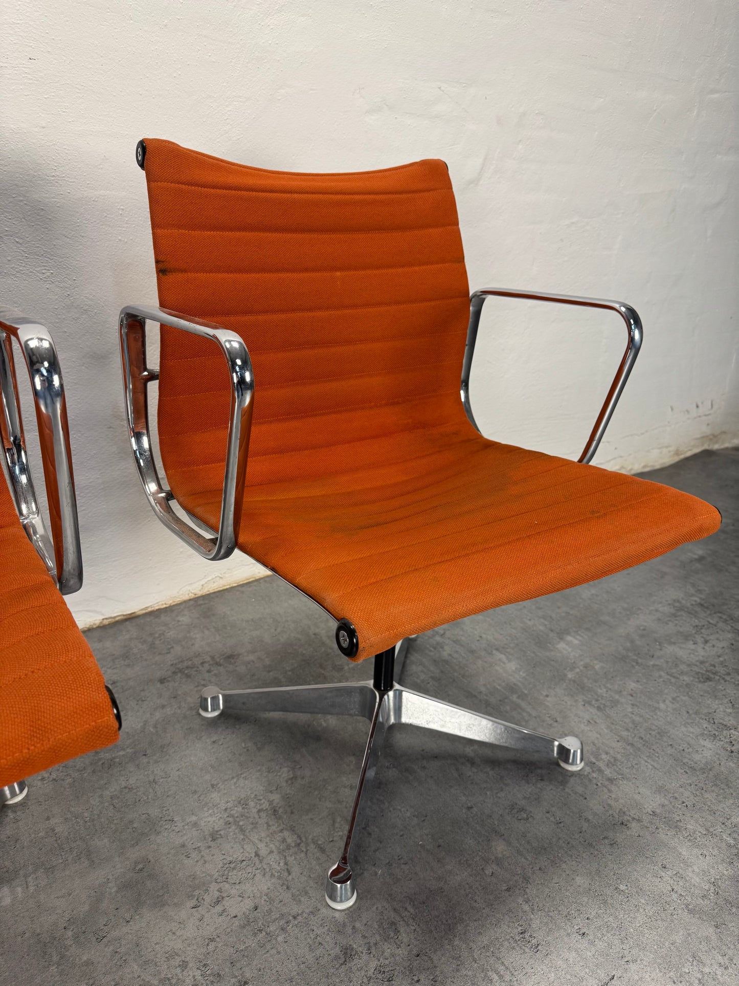 Charles Eames ‘EA107’ kontorstol, Vitra.