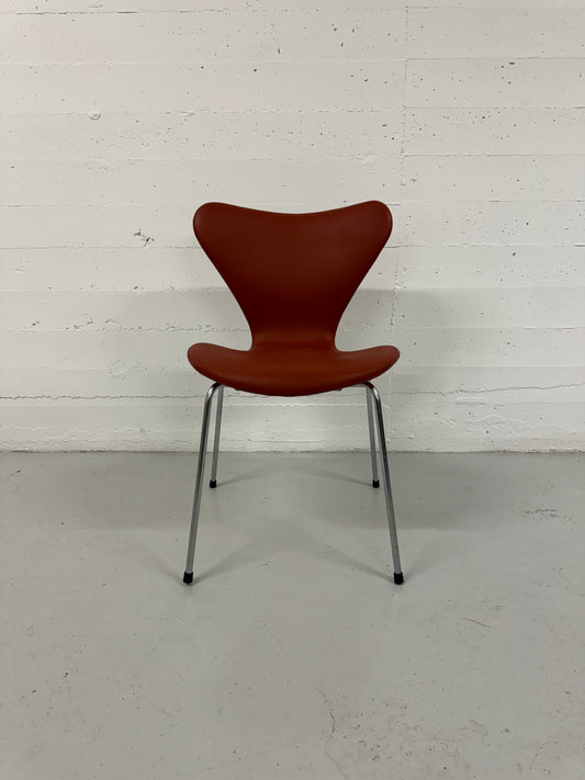 Arne Jacobsen ‘Syveren/3107’ Fritz Hansen.